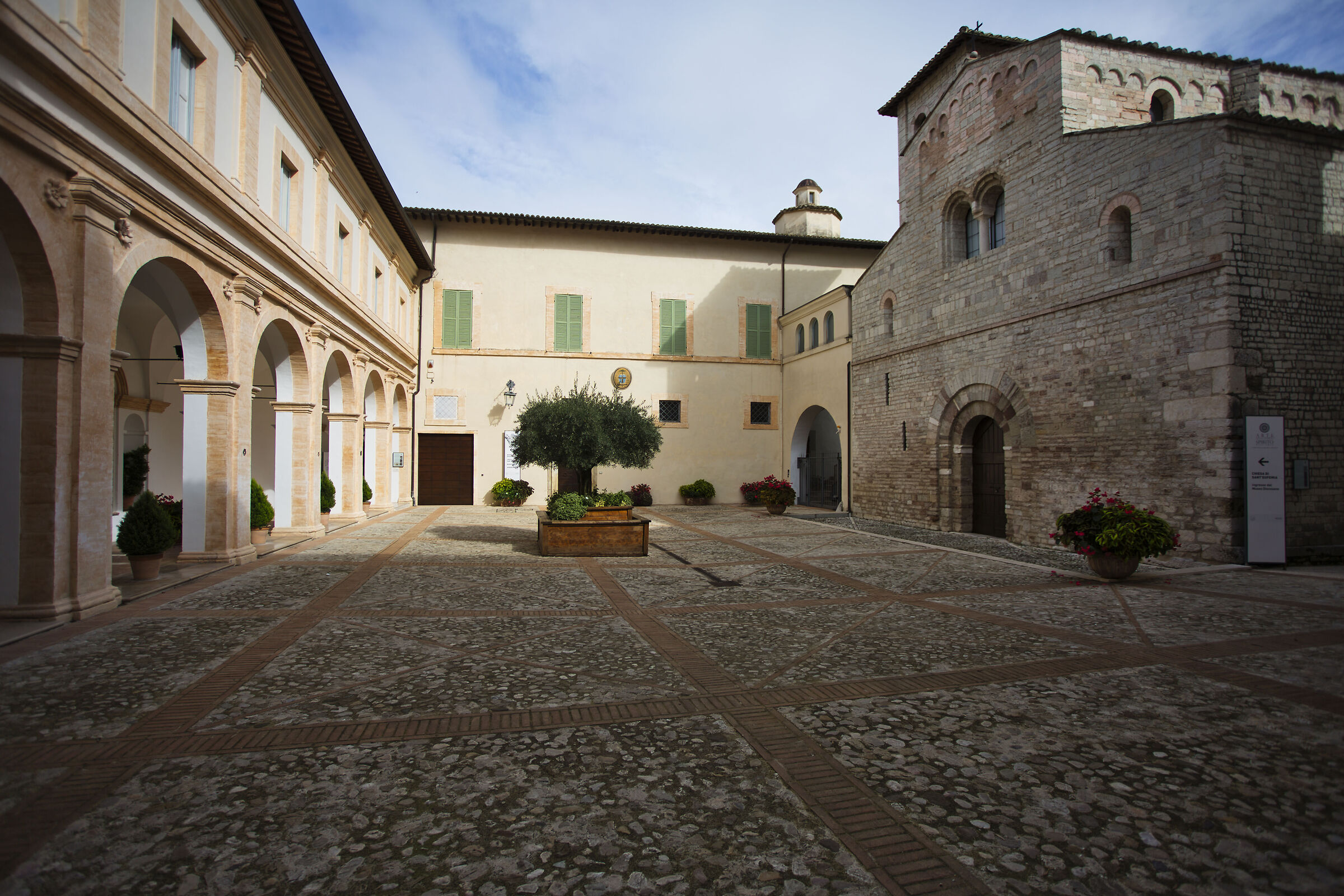 cortile spoleto