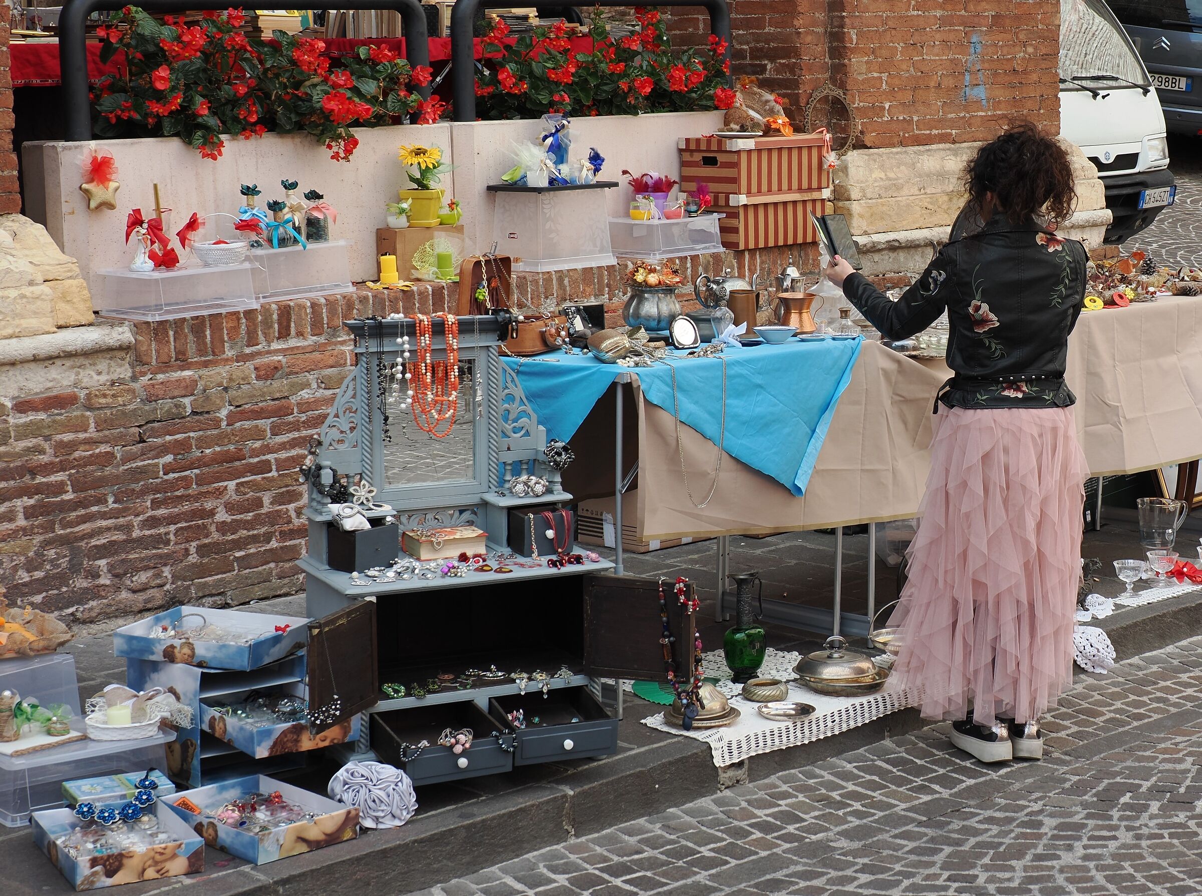 MARKET