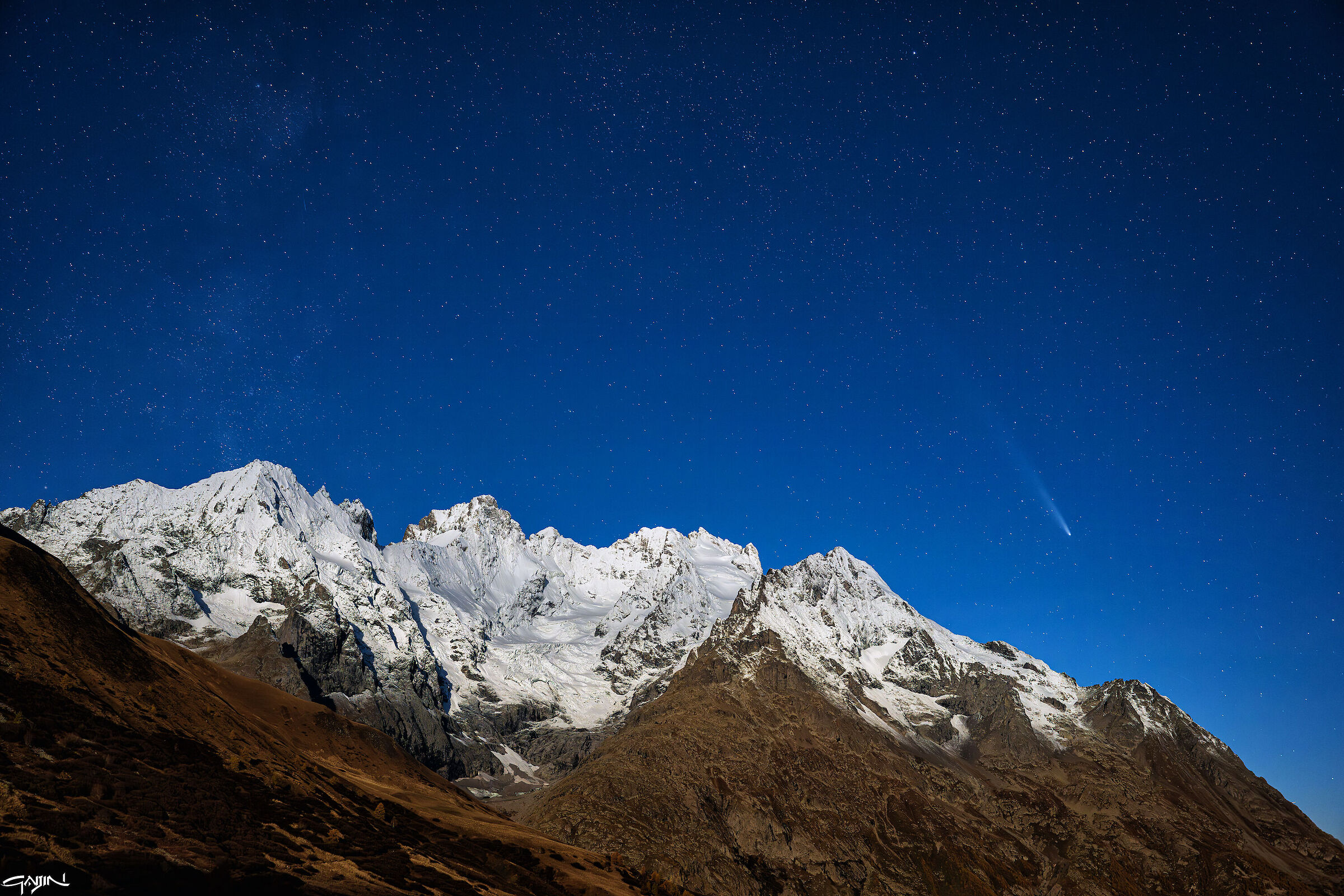 Comet Tsuchinshan-ATLAS on Meije