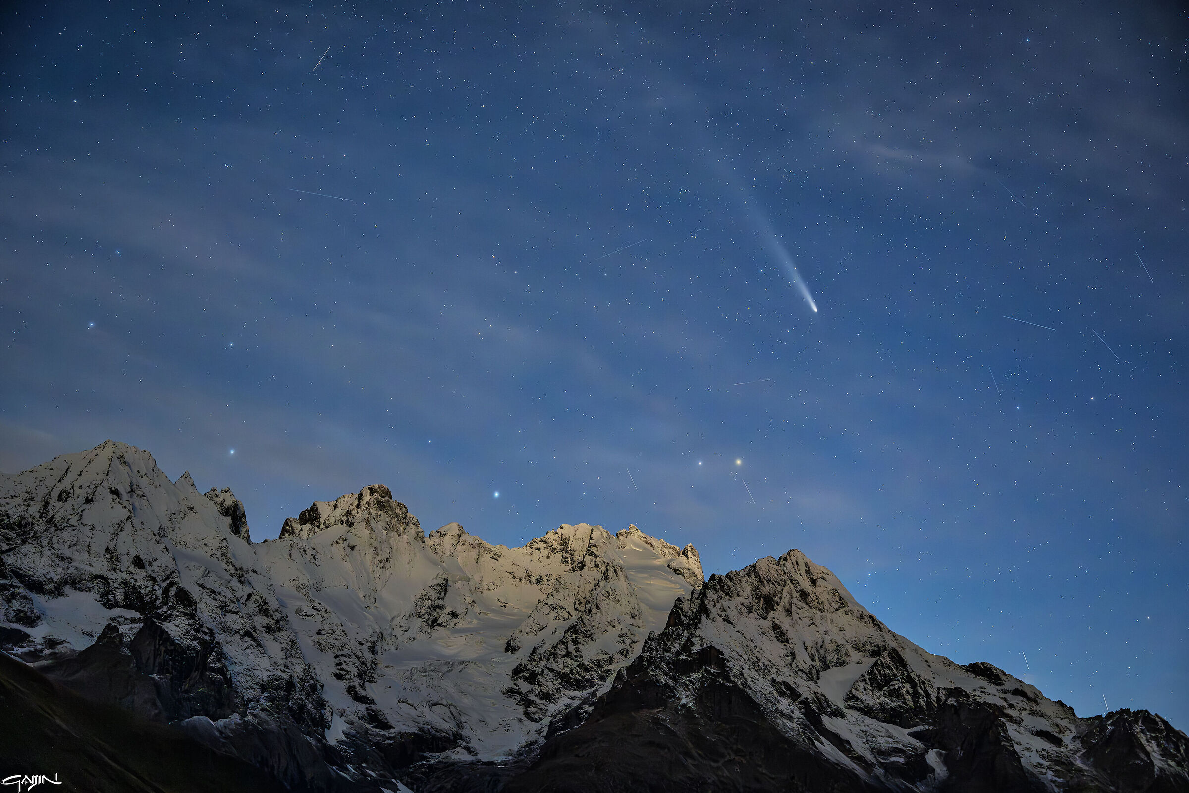 Comet Tsuchinshan-ATLAS on Meije