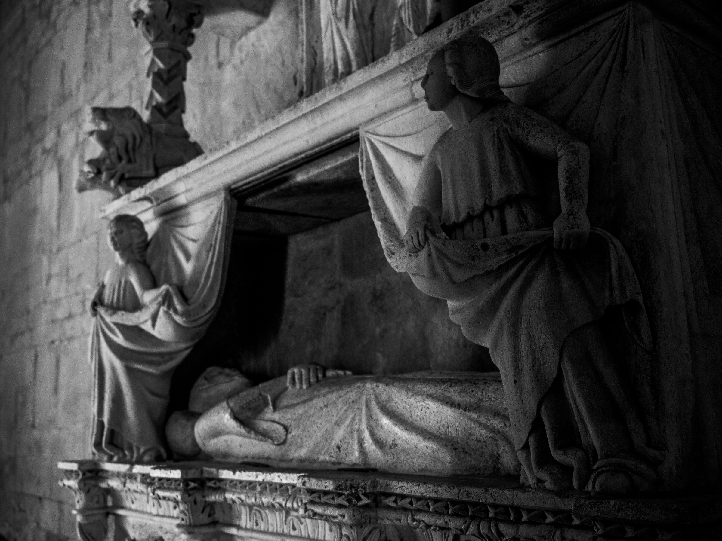 L'arca di Berardo d'Aquino