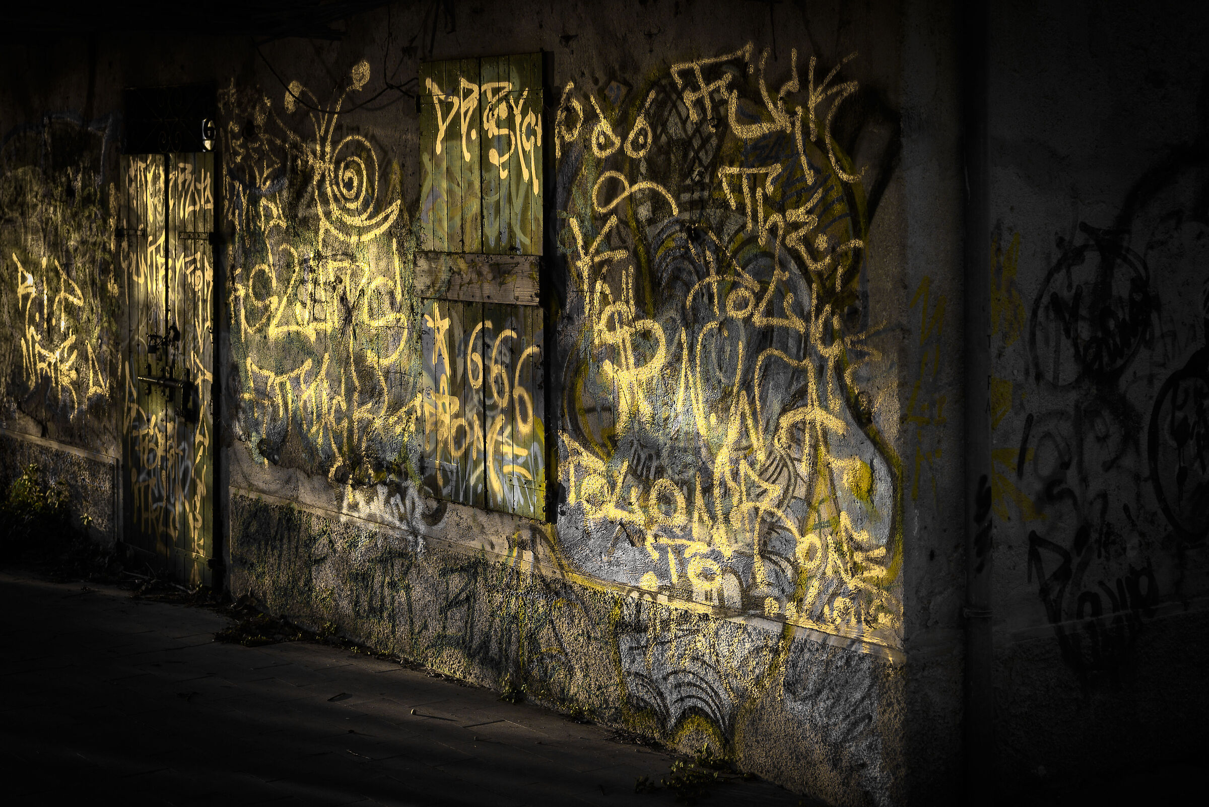 Golden graffiti