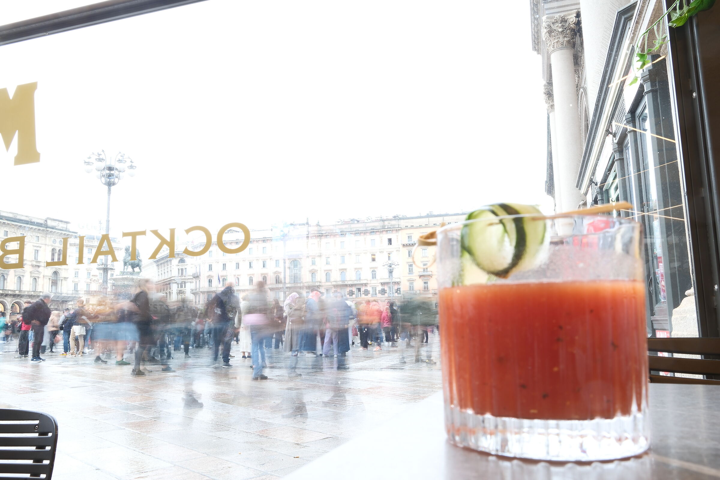 Bloody Mary che folla....