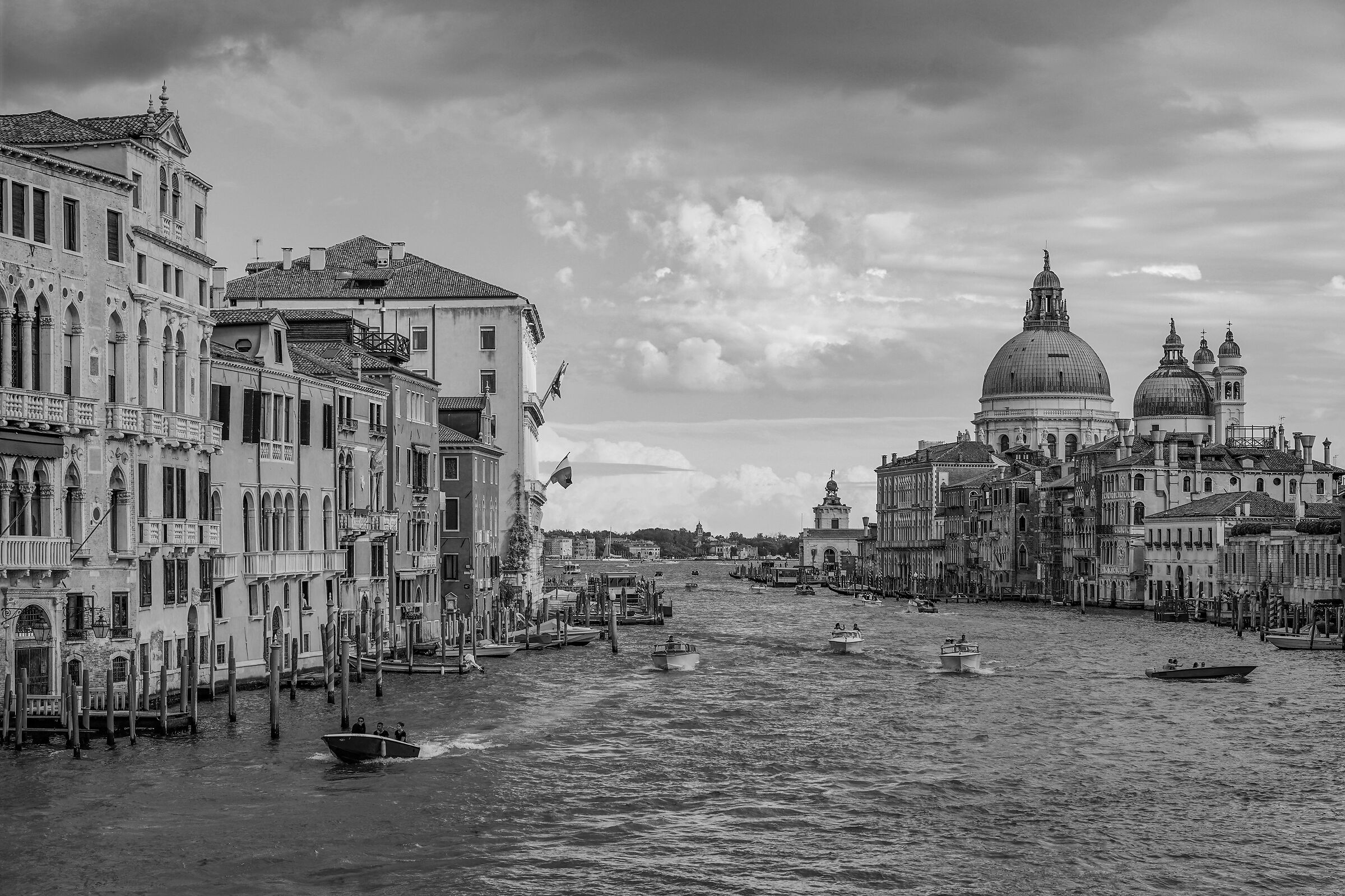 Vista dal Ponte dell'Accademia (monocromatica)