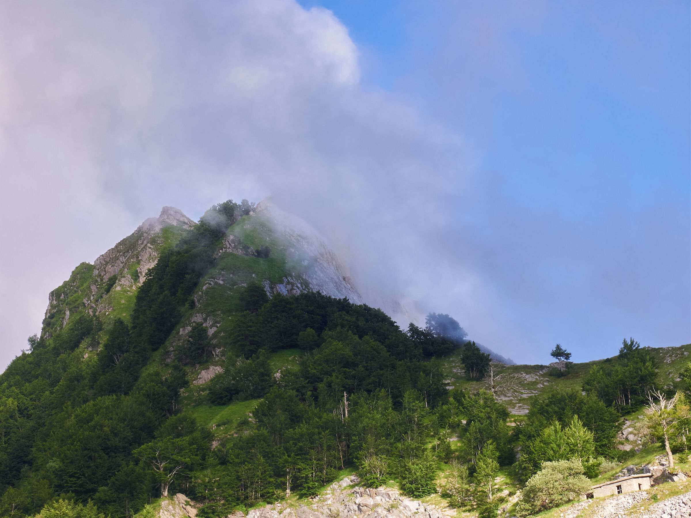 Nubi sul monte Contrario- Apuane