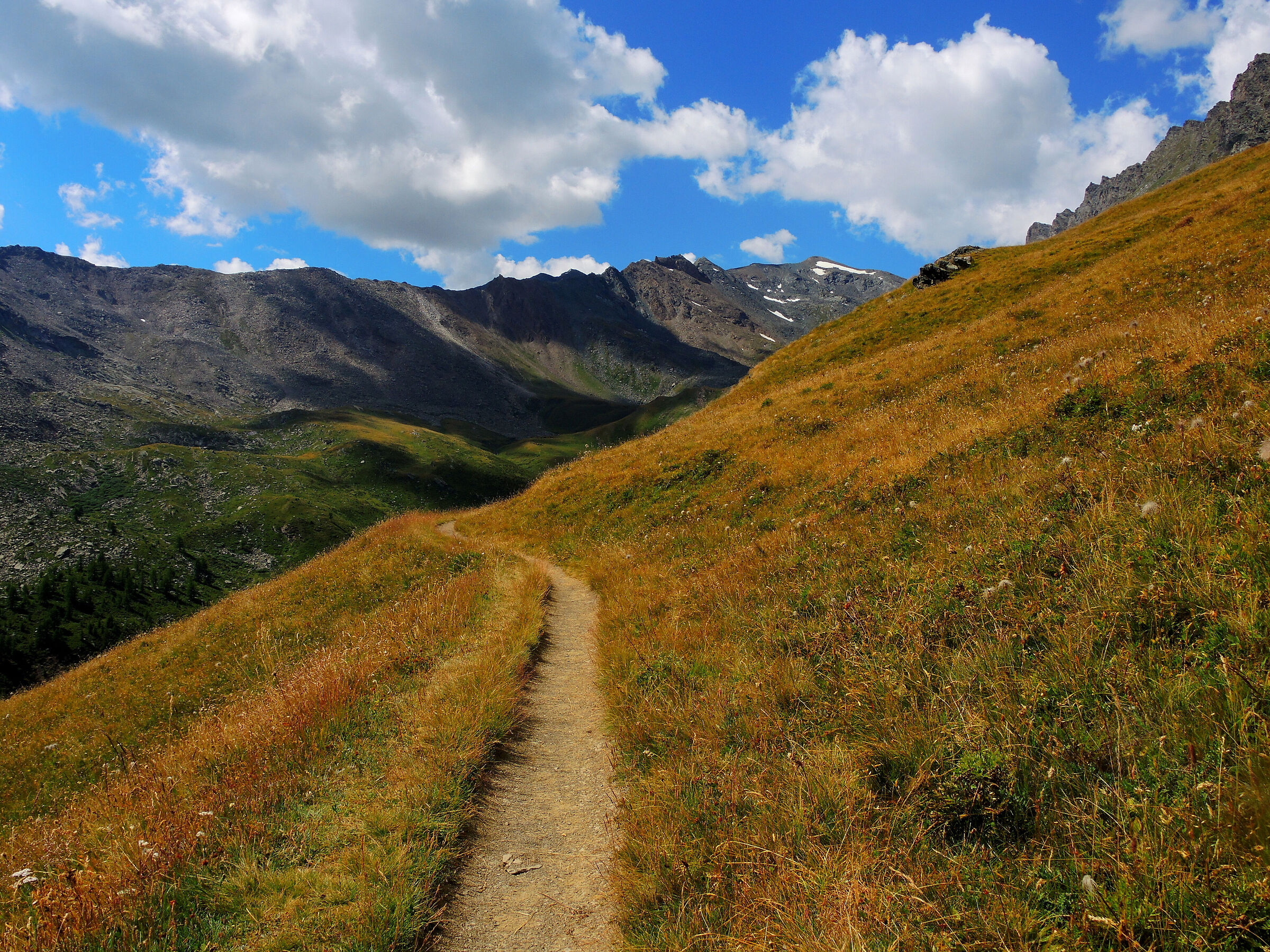 Towards Djouan Lakes