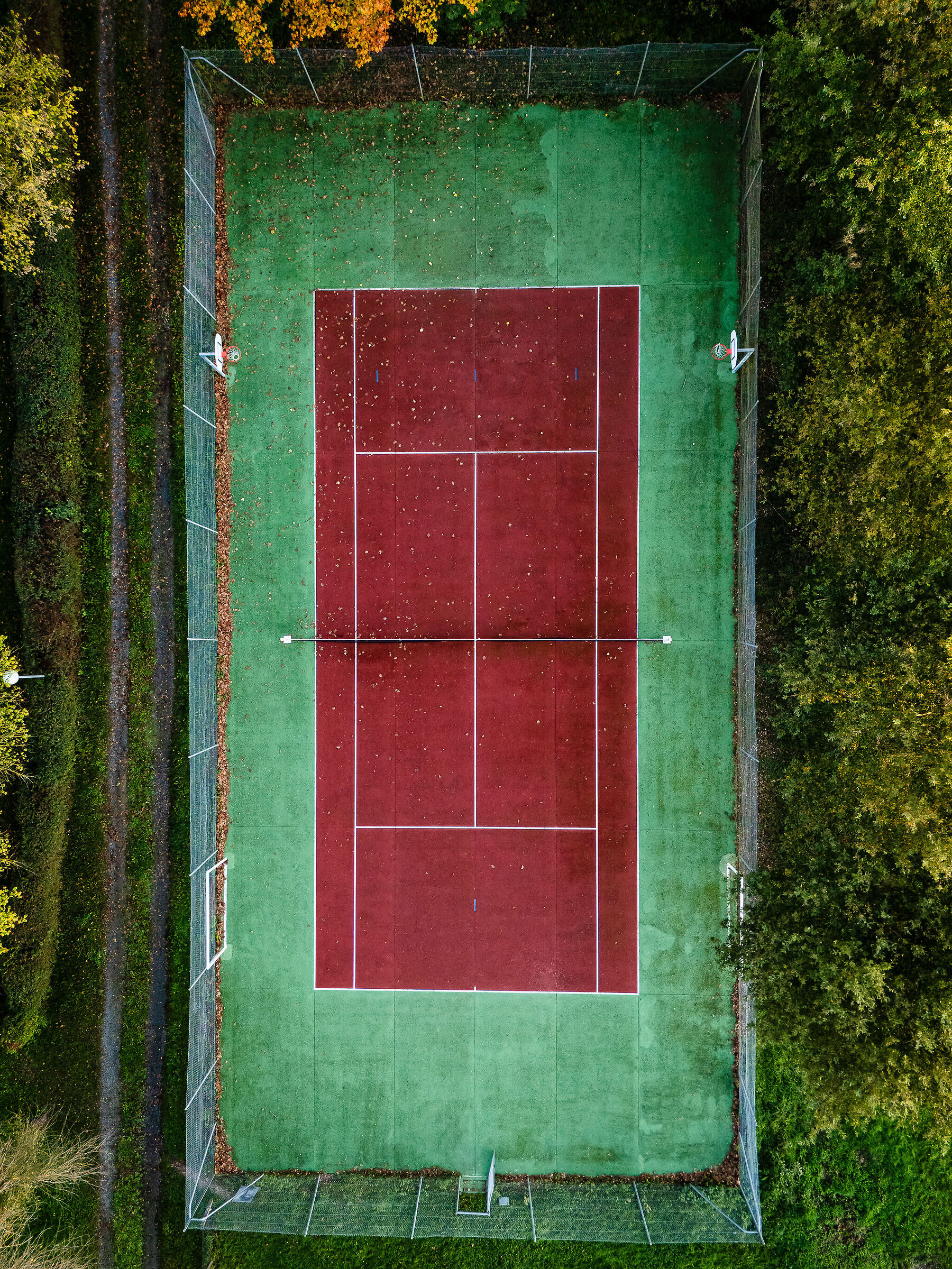 Vecchio campo da tennis