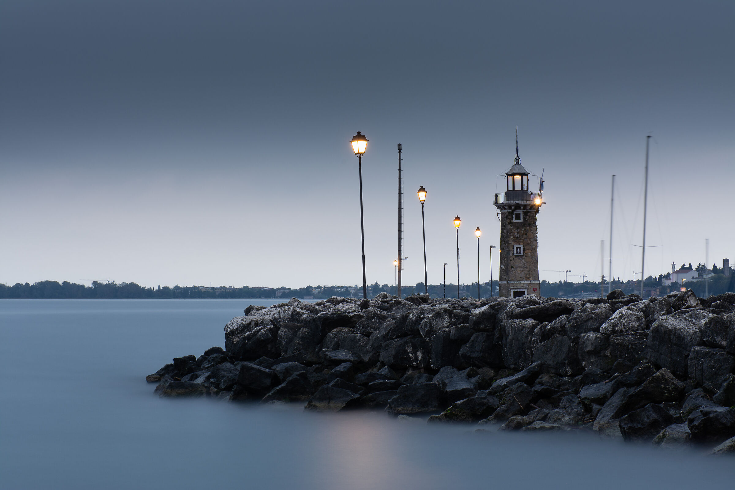 Desenzano grigia e nuvolosa