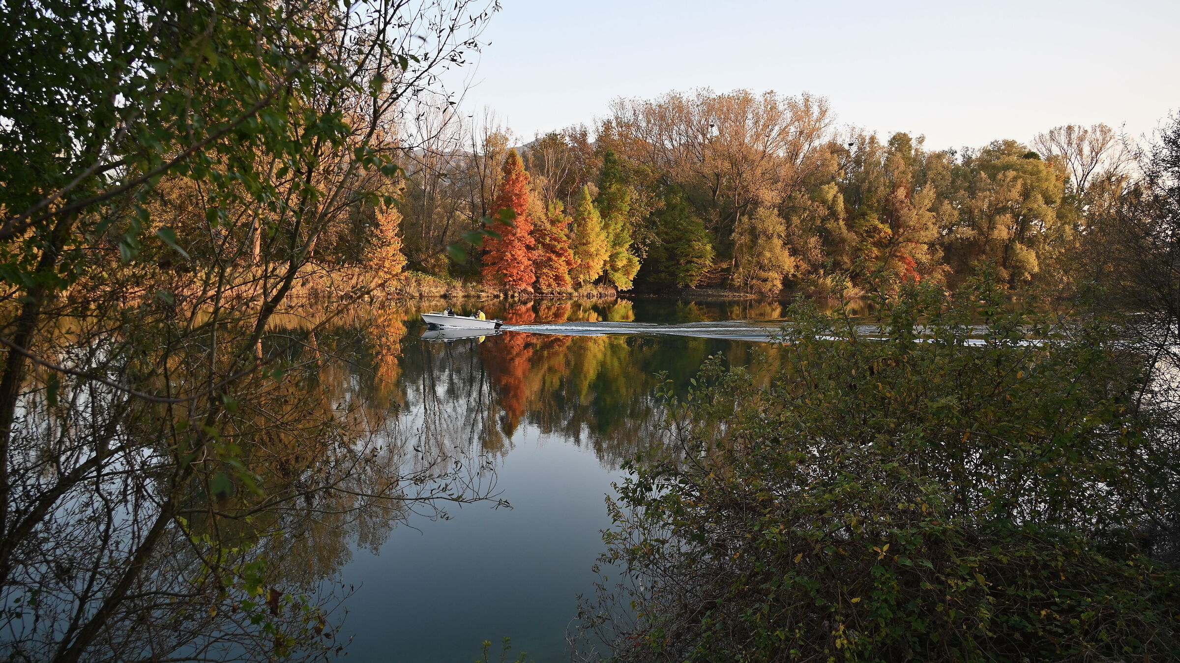 Autumn colours along the Adda River