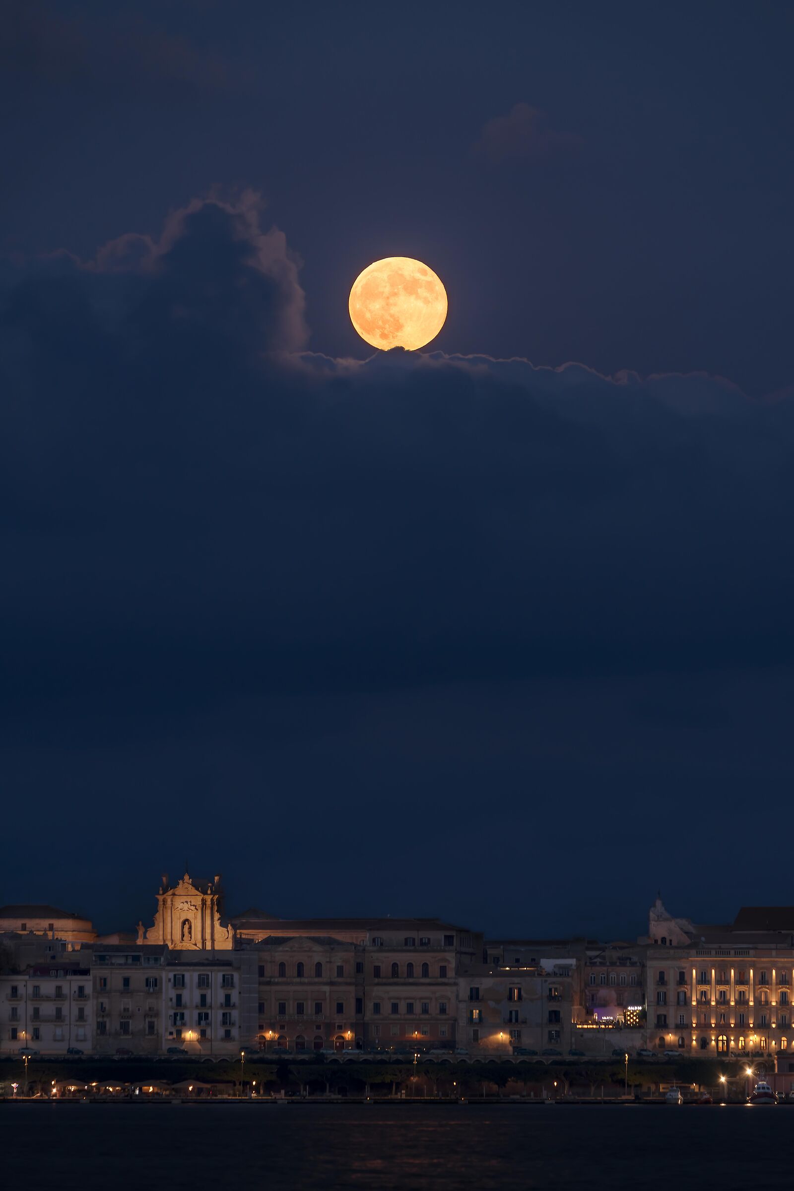 Super moon of October in the sky of Ortigia