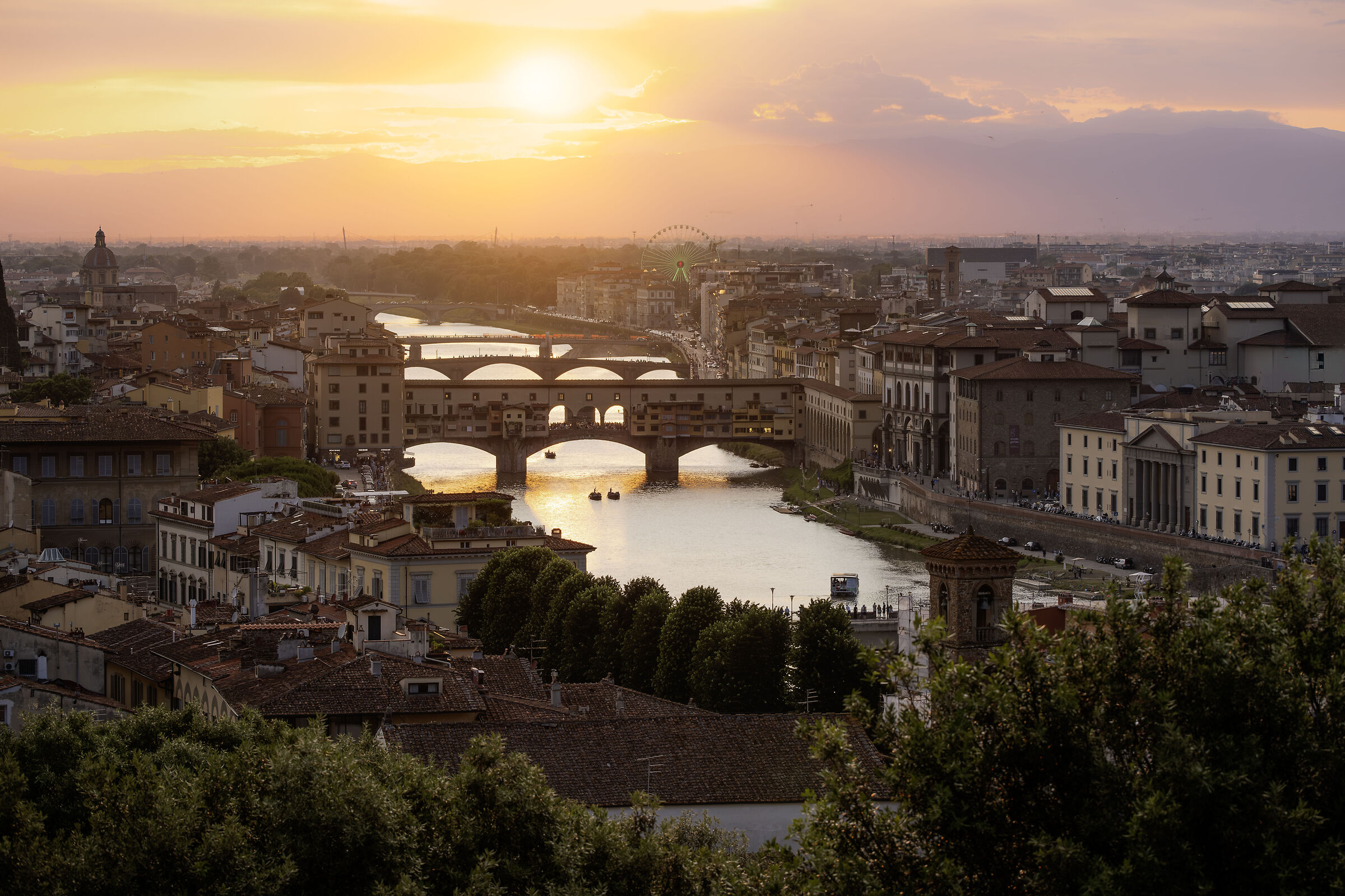 Il ponte collega le rive, ma divide il fiume