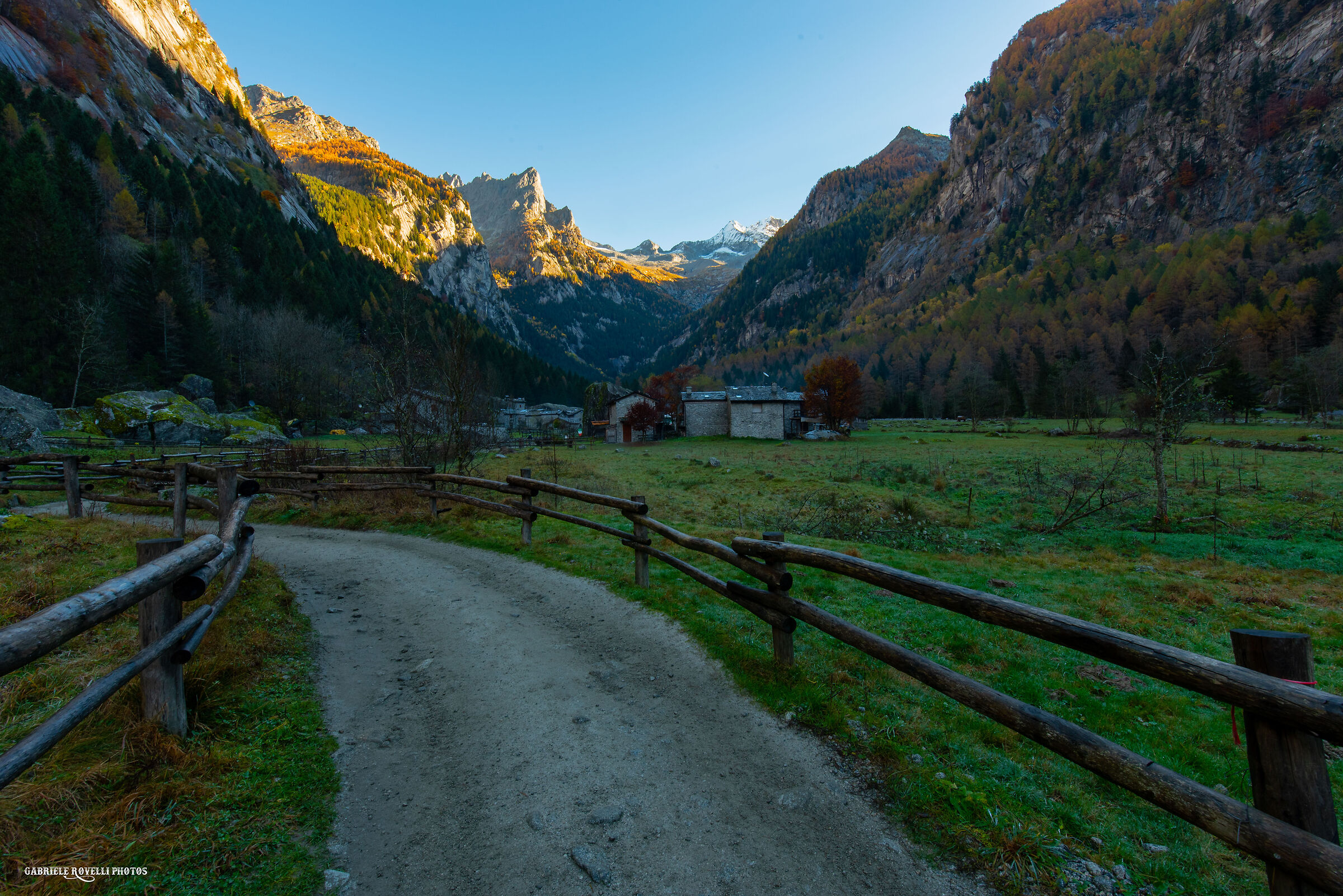 Piccolo abitato della Val di Mello