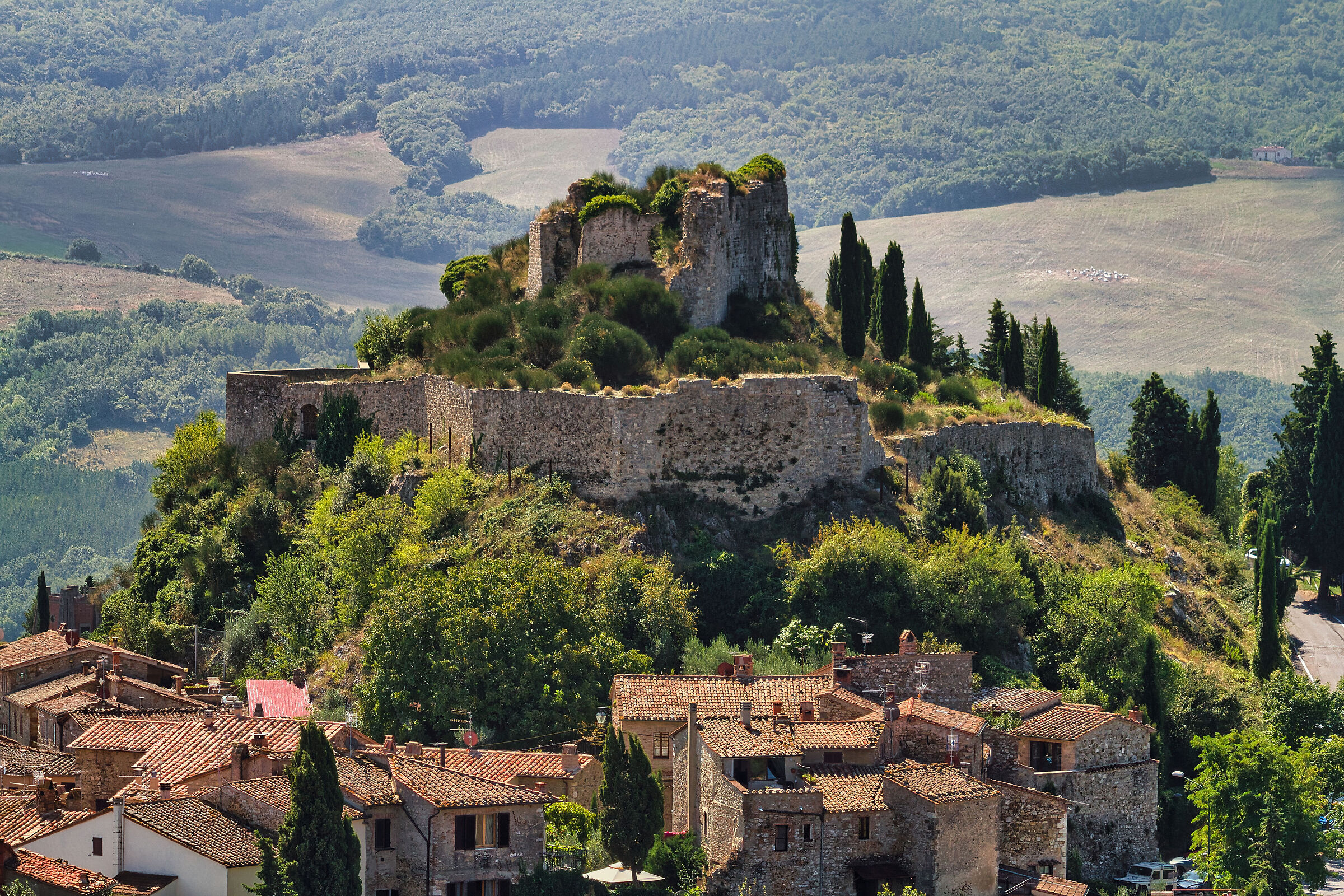 The hill and its fortress