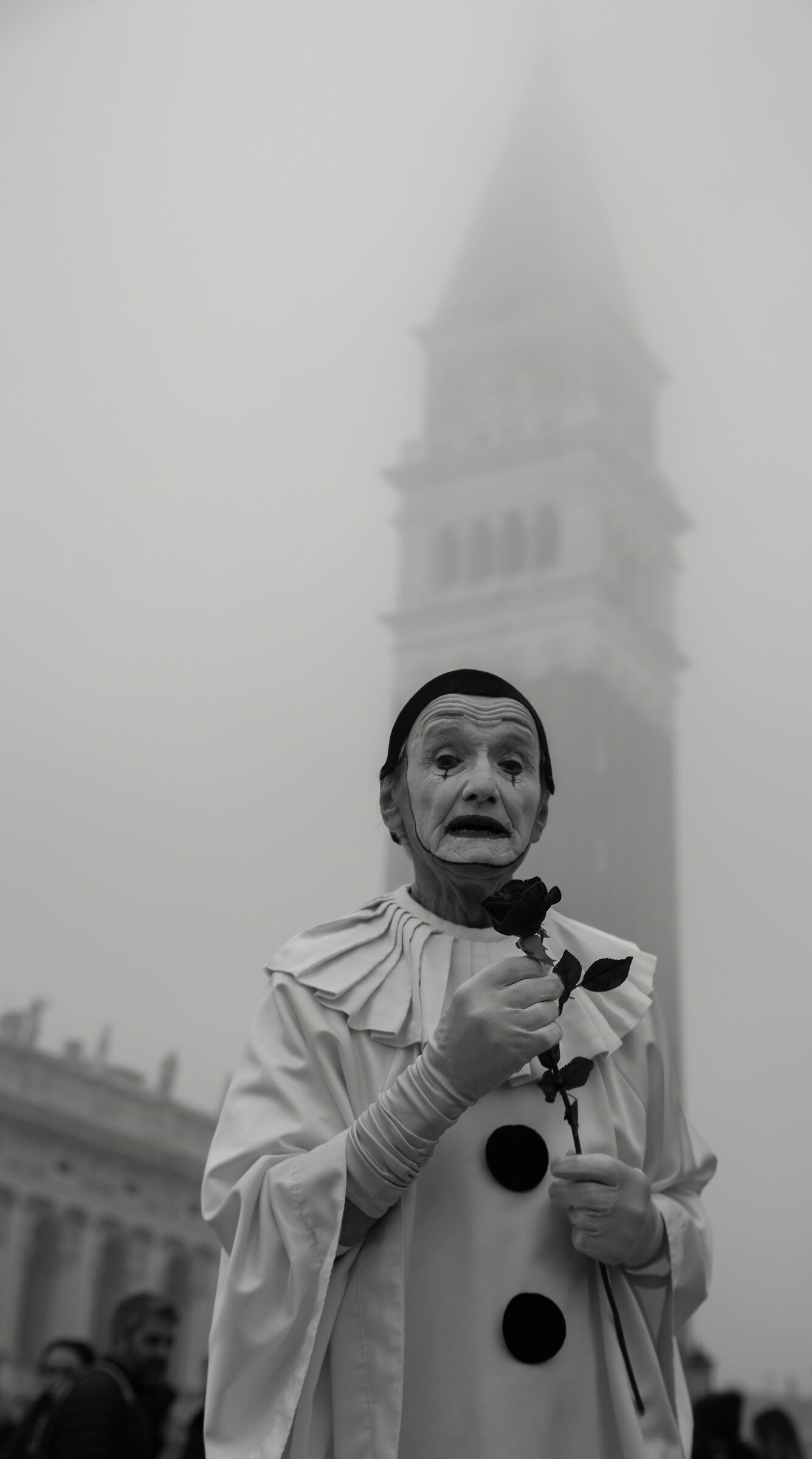 Il mimo e il campanile