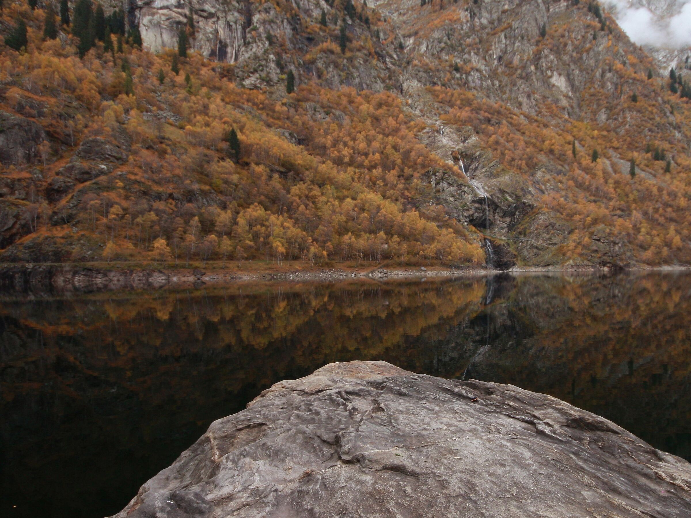 Autunno al lago di Antrona