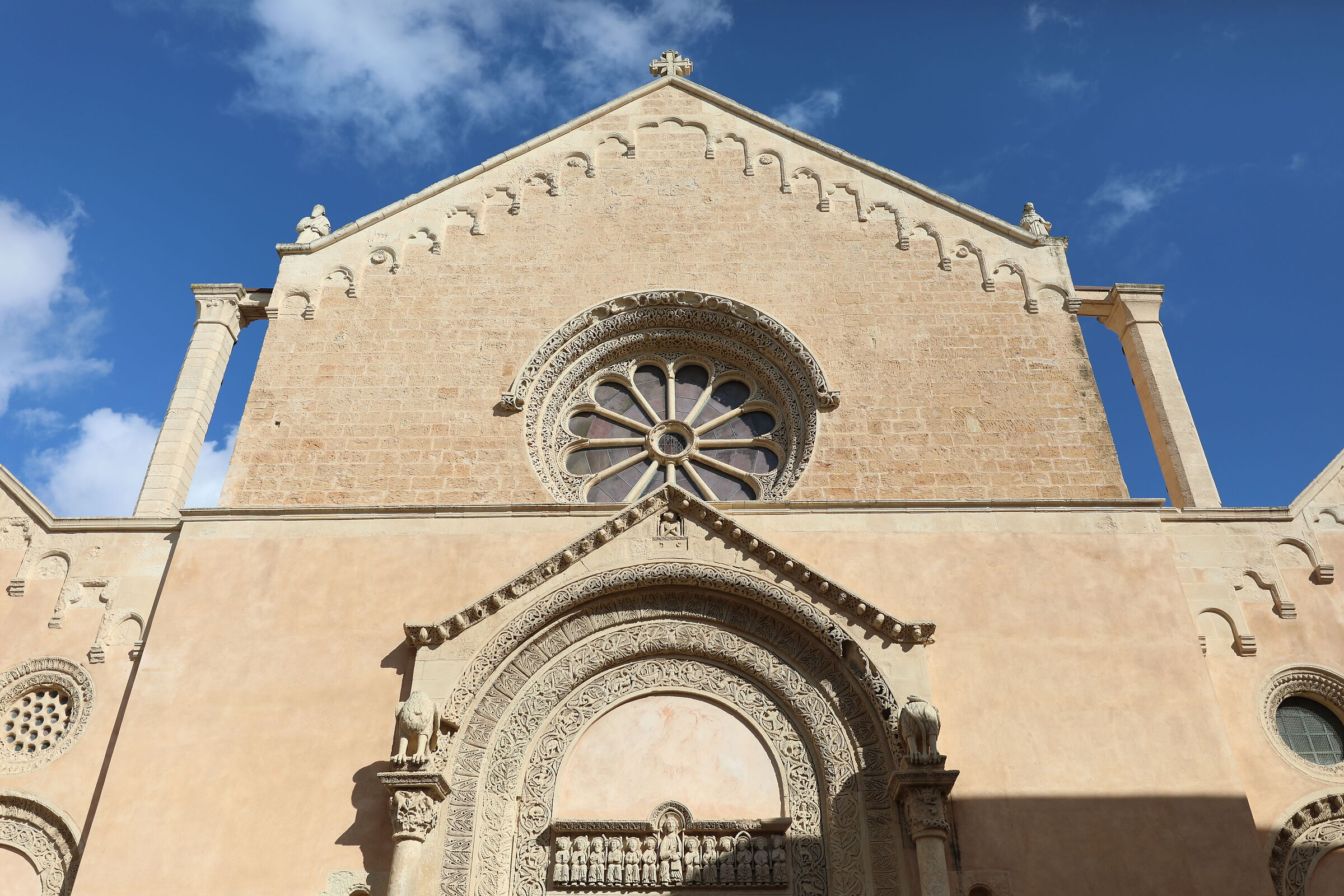 Ei, " @ F. 2, 1/ 8 Mila " Canon 5 D IV- Sigma 28, ...