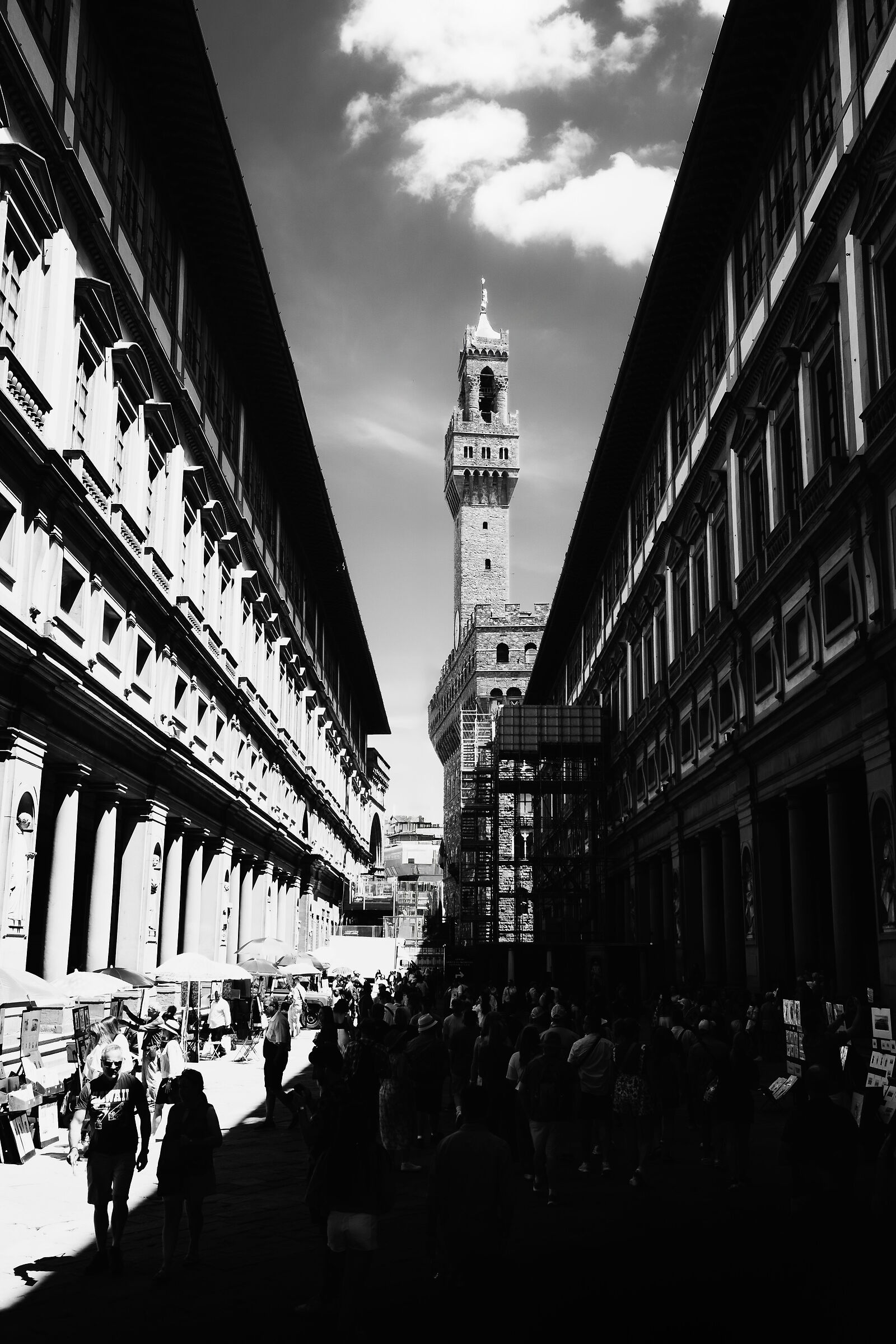 Prospettiva rende possibile incontro di rette parallele