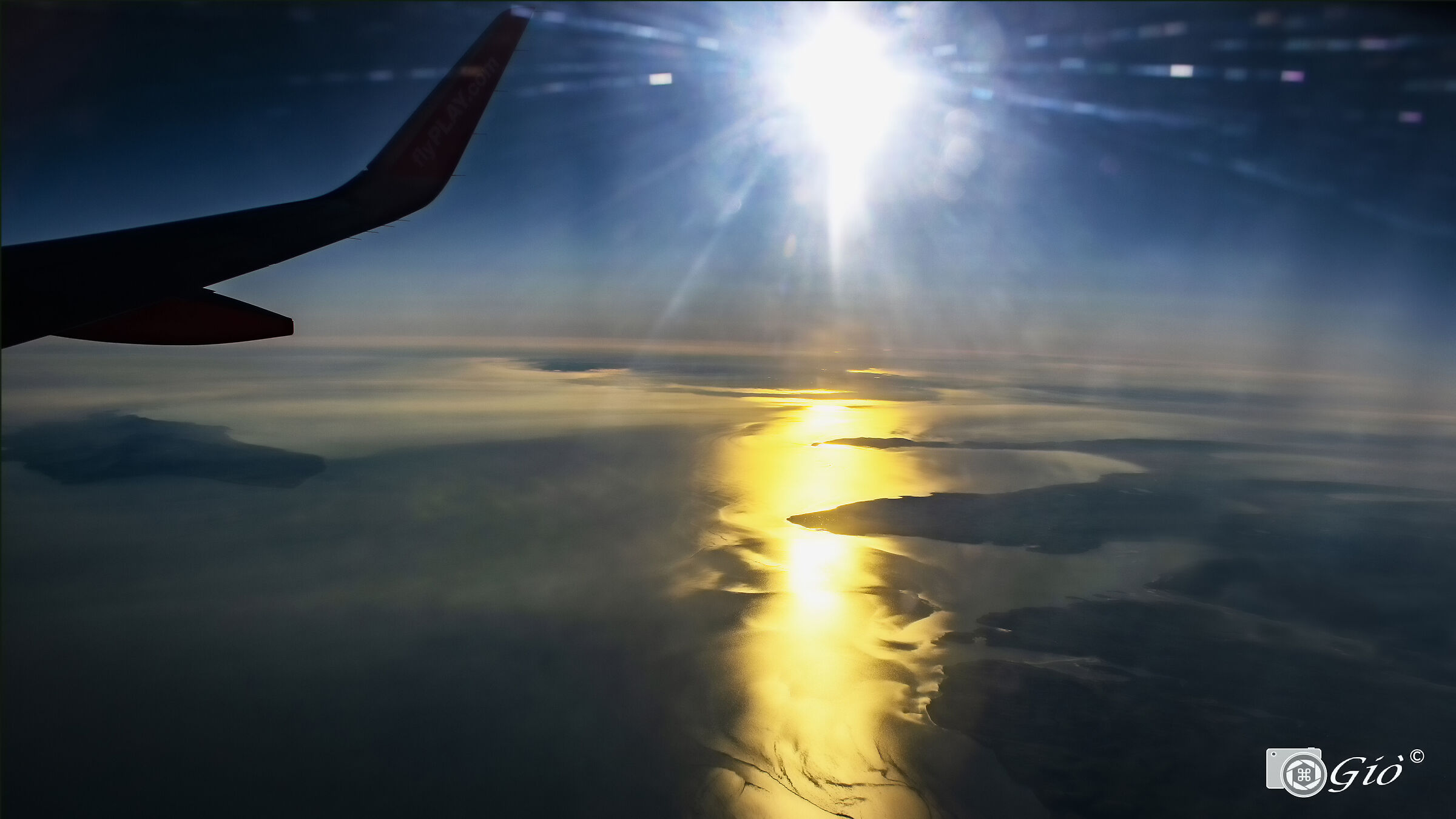 sorvolo al tramonto delle isole Faroe