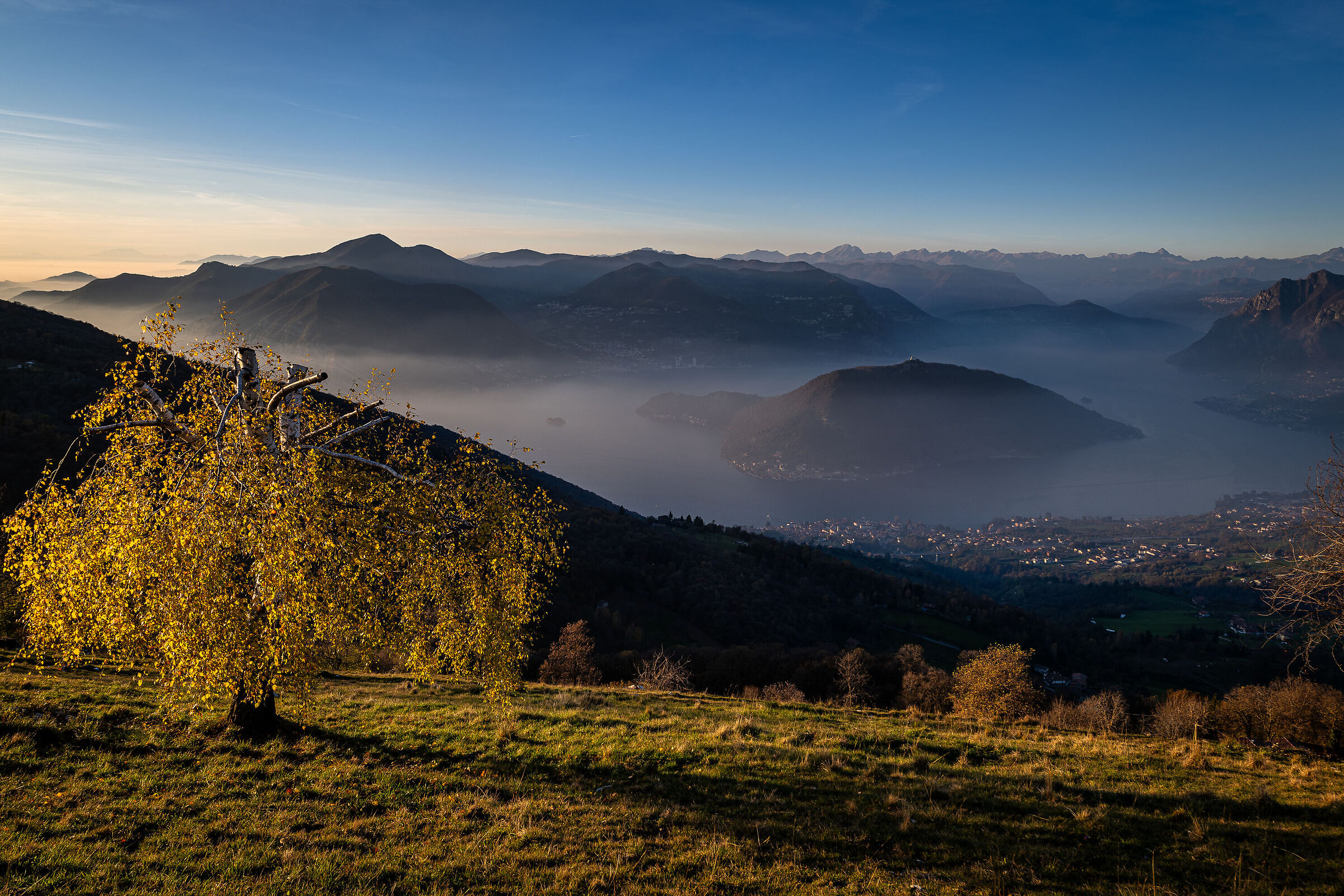 Lago d'Iseo in autunno