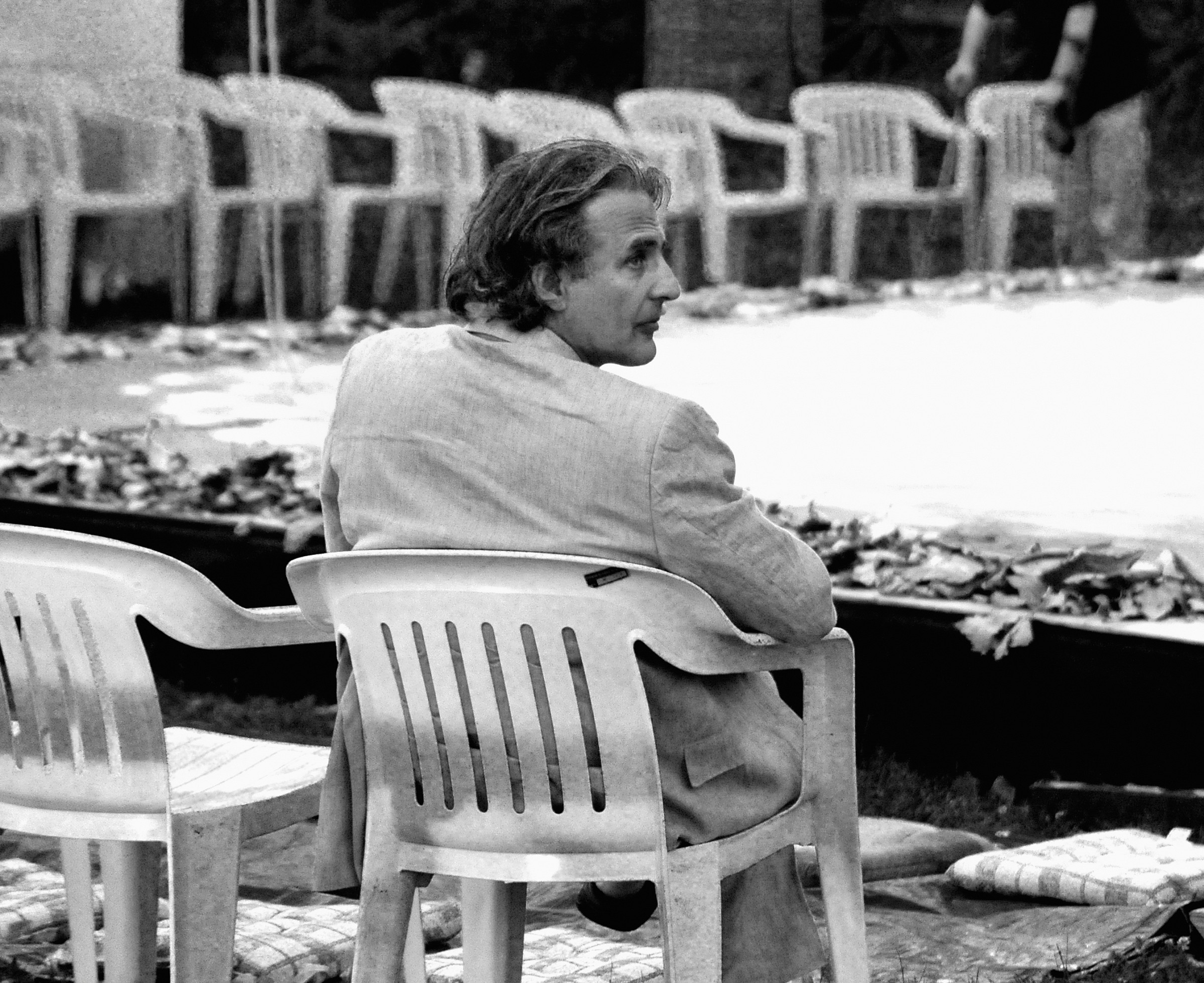 Artist on the chair artist!