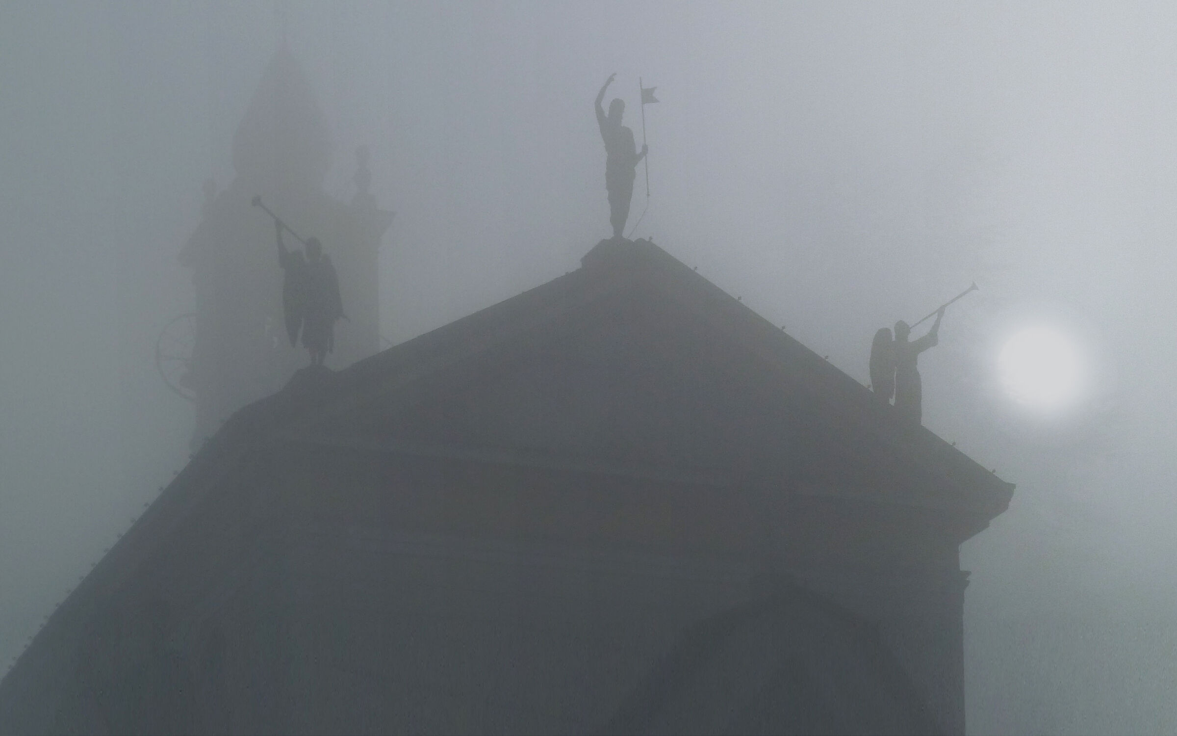 a Besana Brianza è arrivata puntuale la nebbia