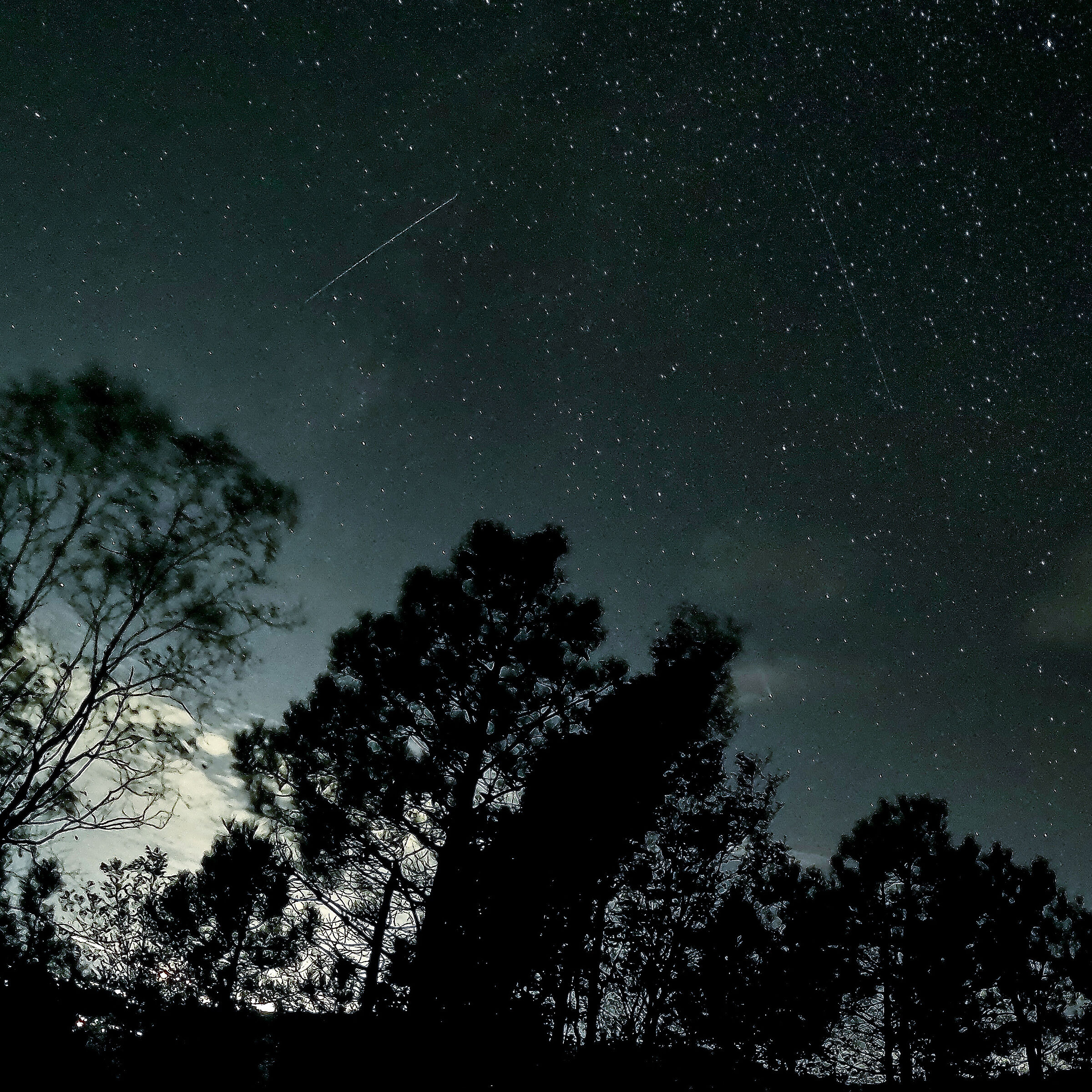 Shooting stars and comet