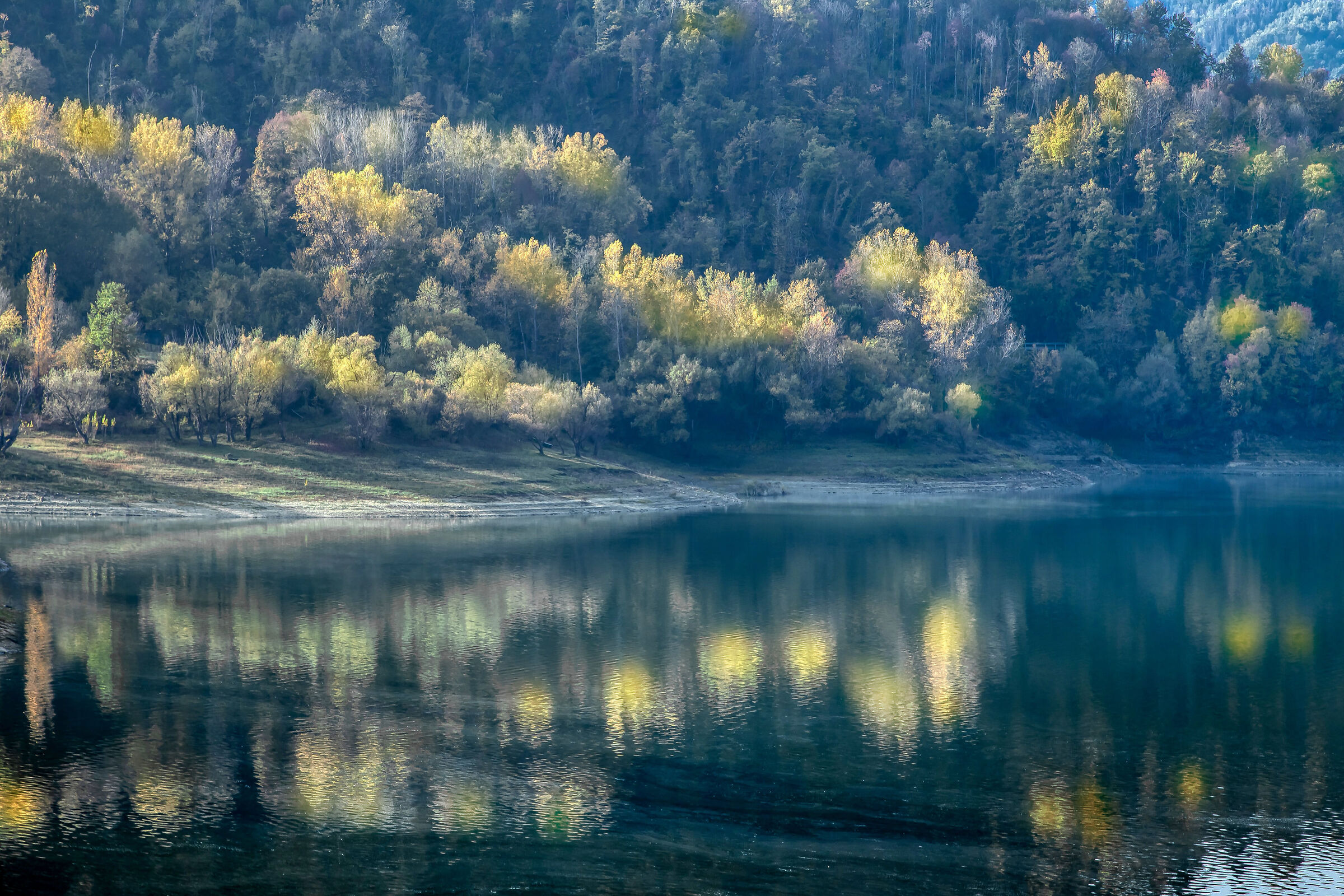 Autumn on the lake