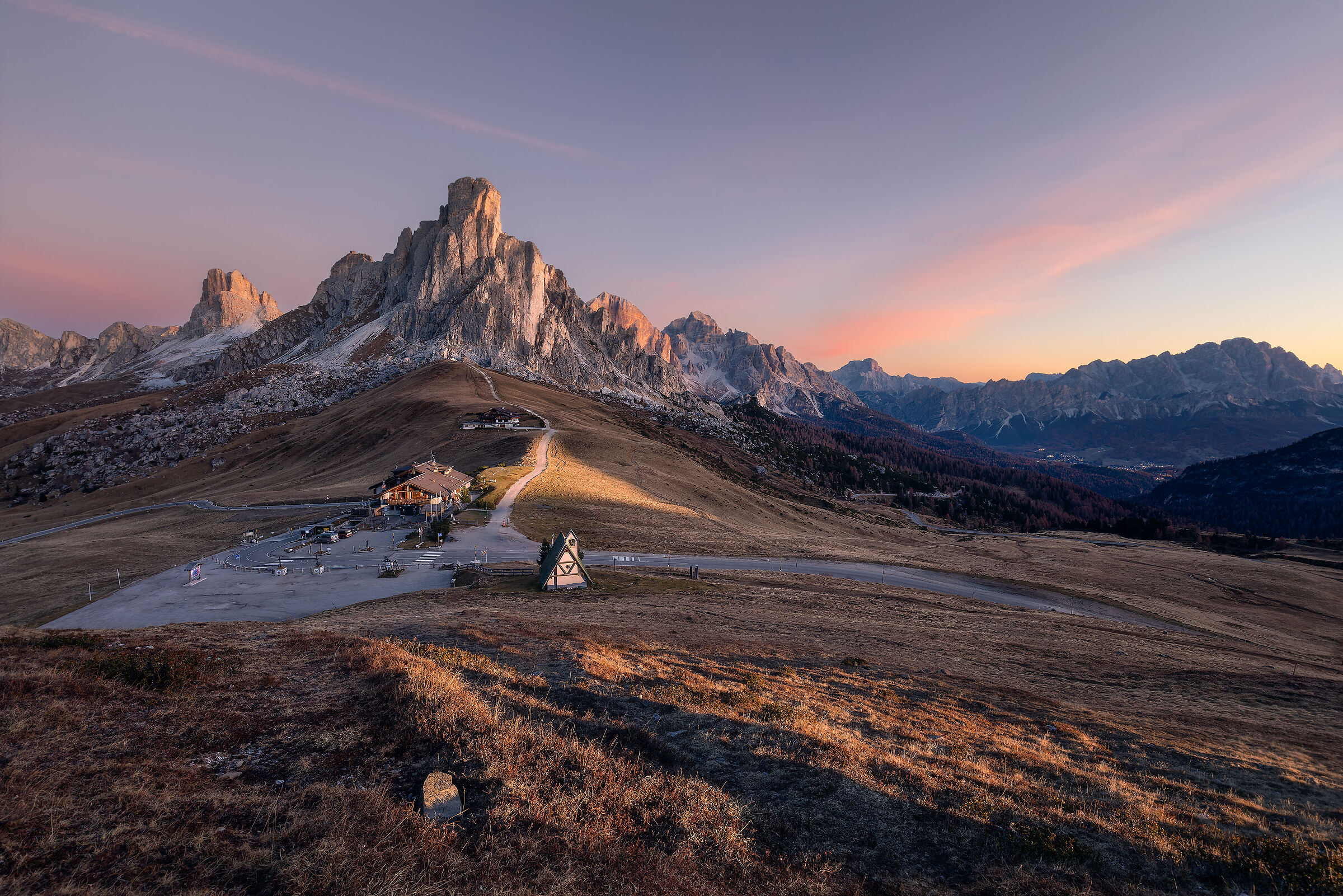 Prime luci a Passo Giau