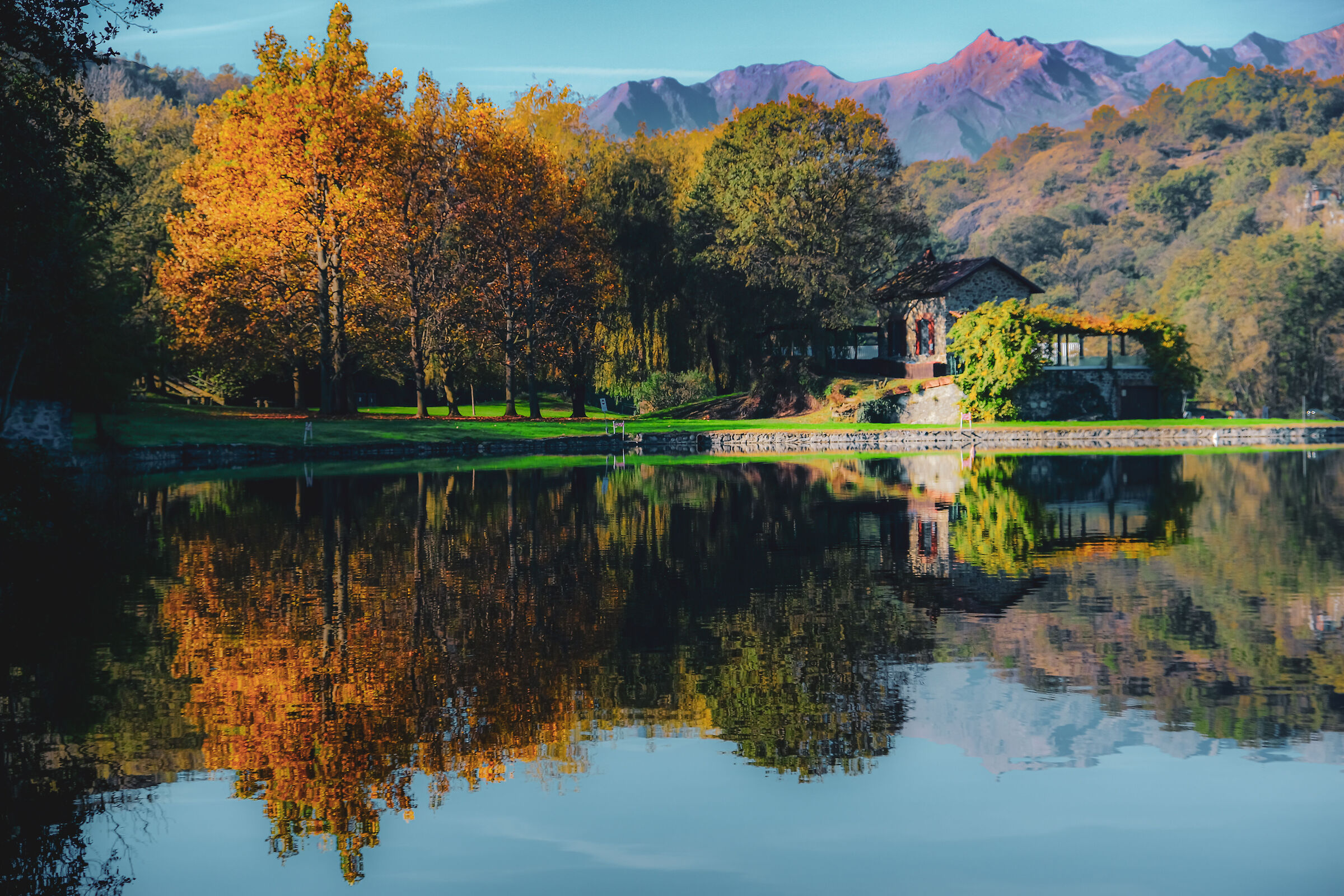 The lake and the colors