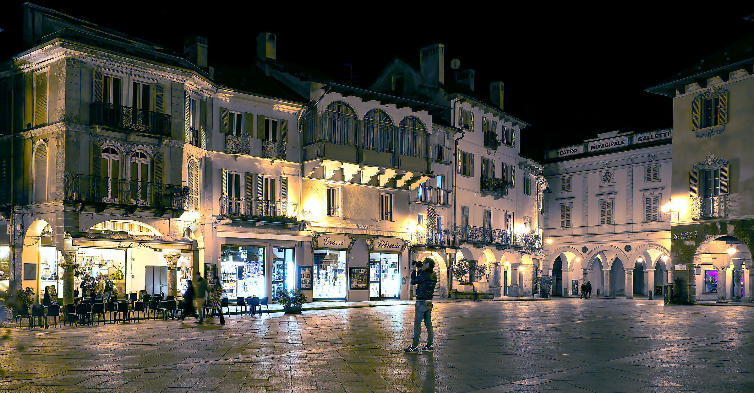 The photographer and the square