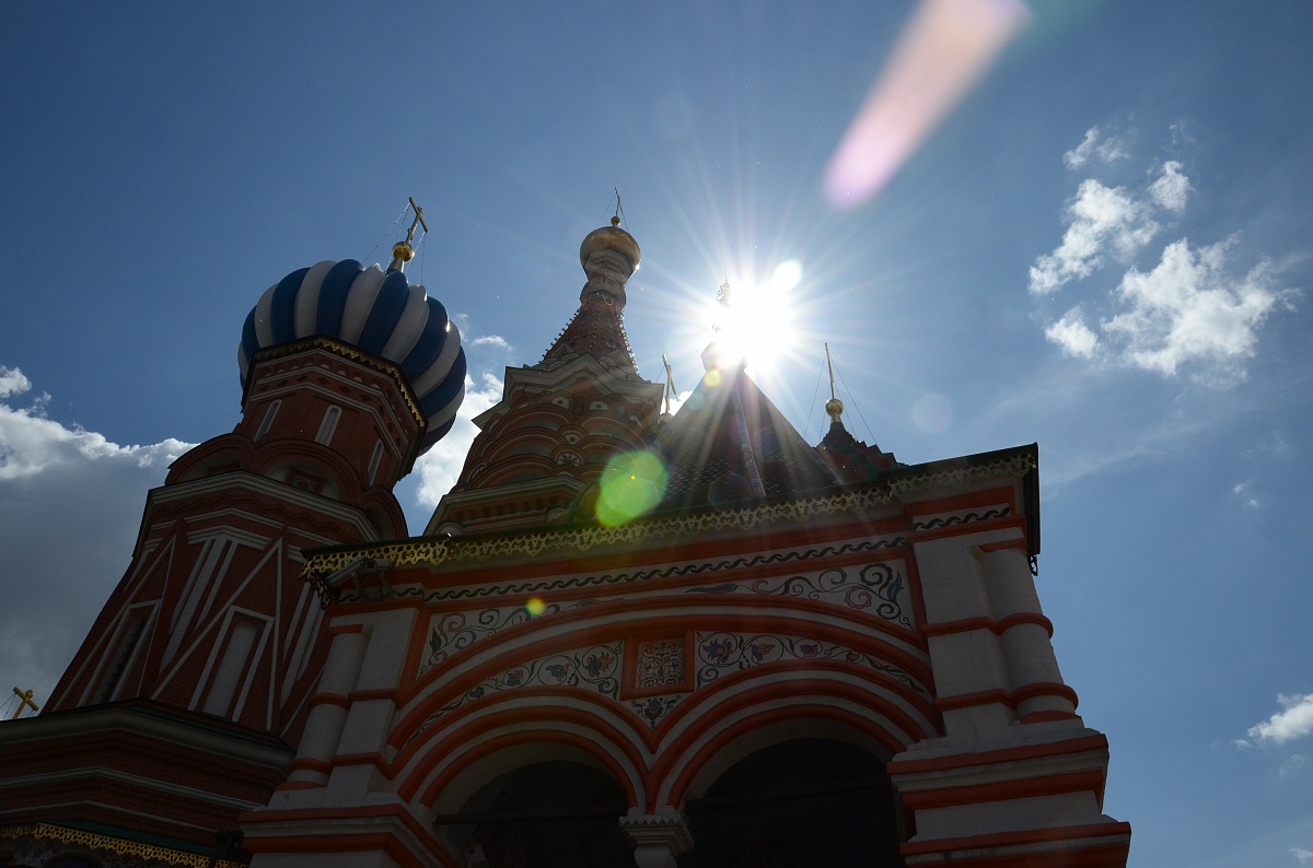Sunbeams between the domes ...