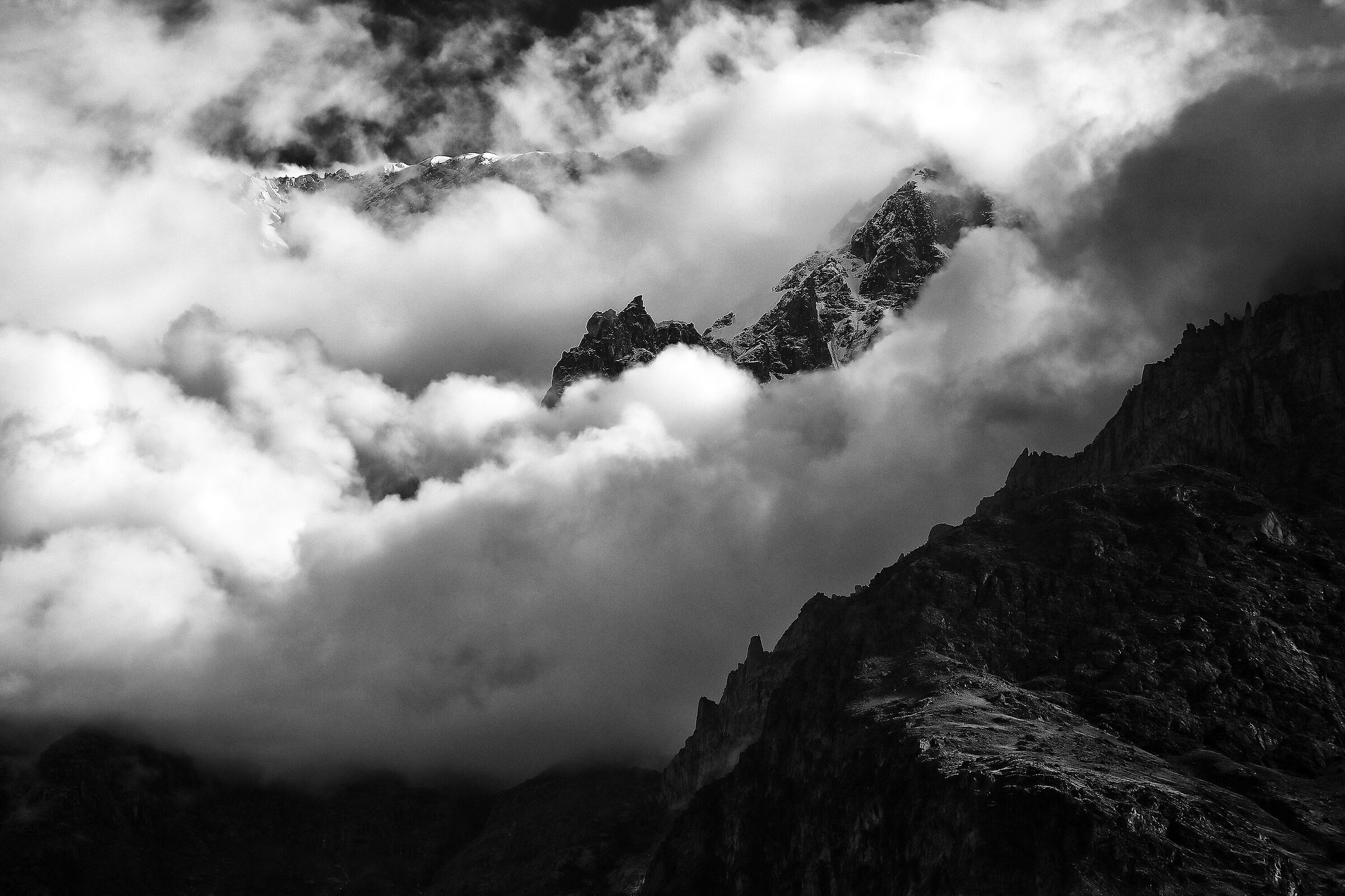 morning mists in Karimabad