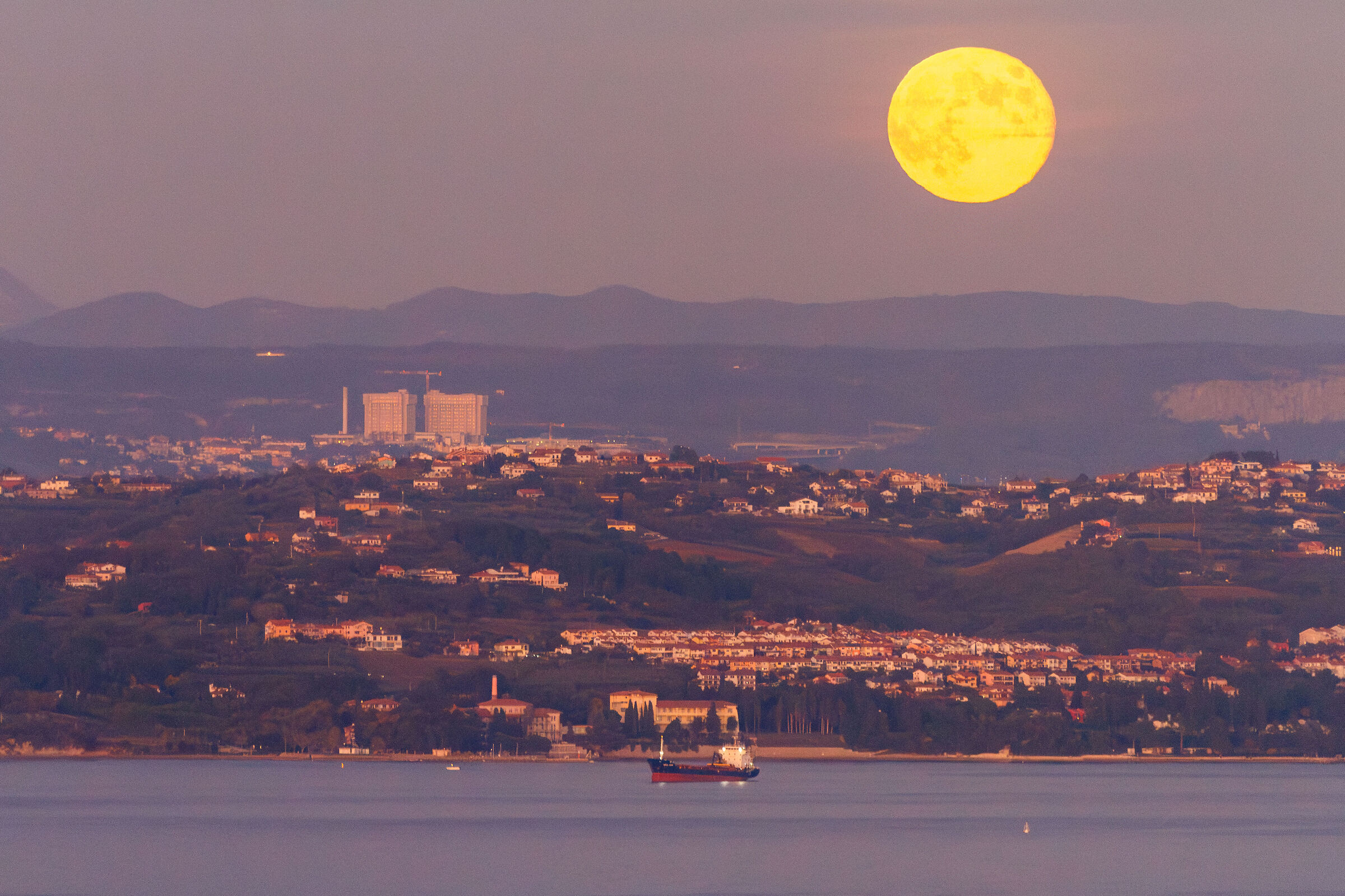 Supe moon over the Gulf of Trieste