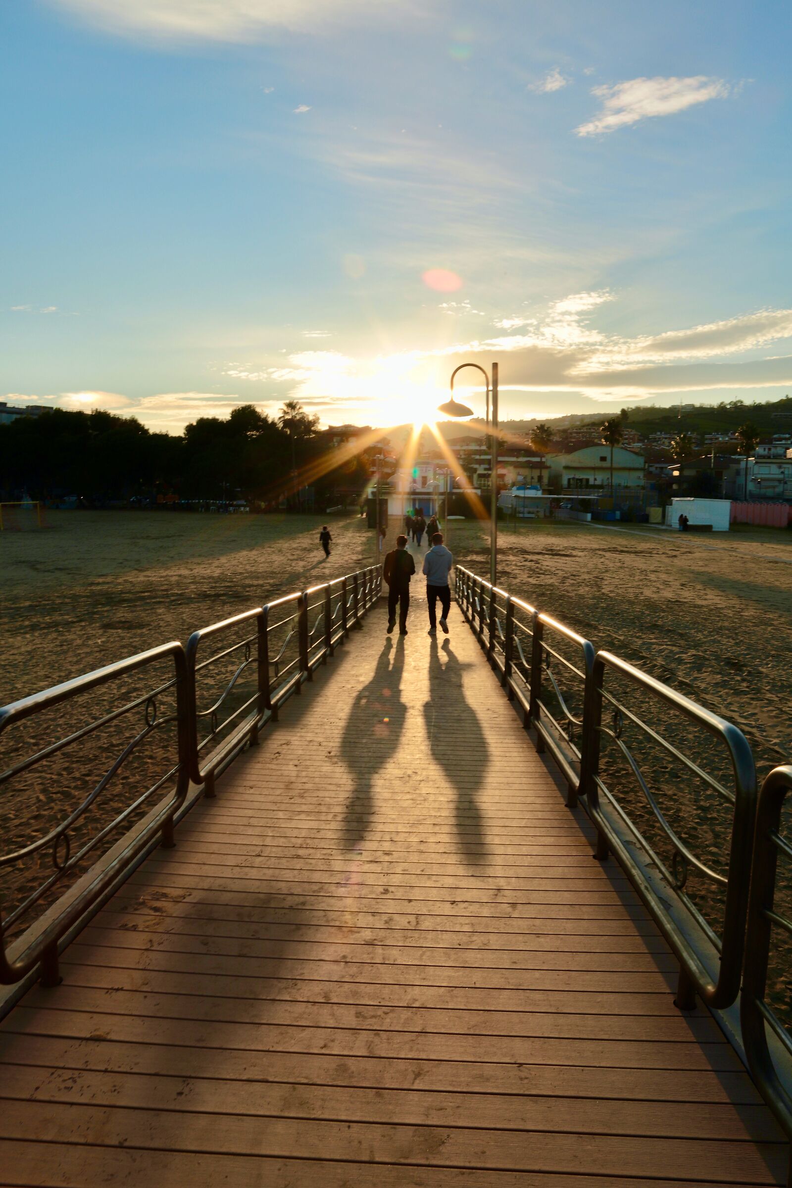 Ombre sul pontile di Vasto Marina