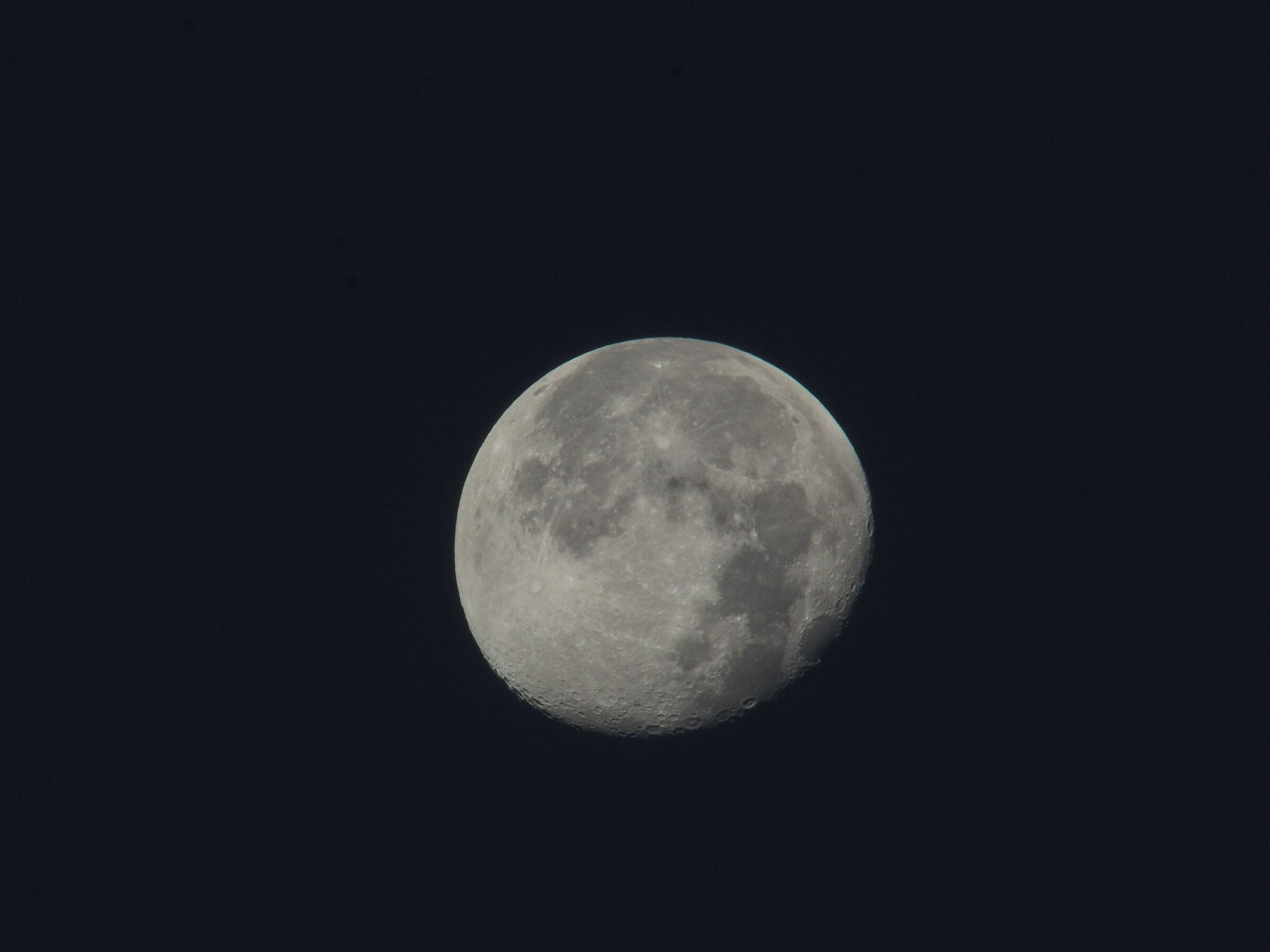 Luna del mattino, cielo limpido