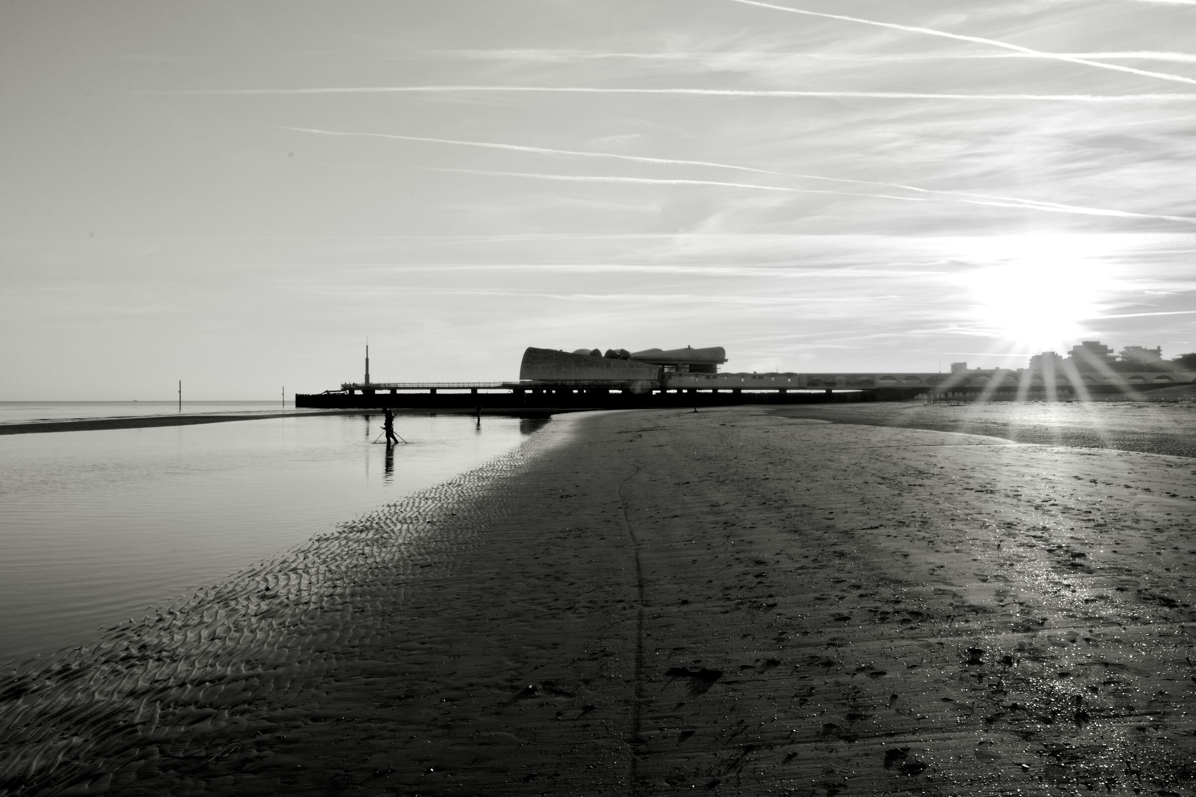 A roundabout on the shore
