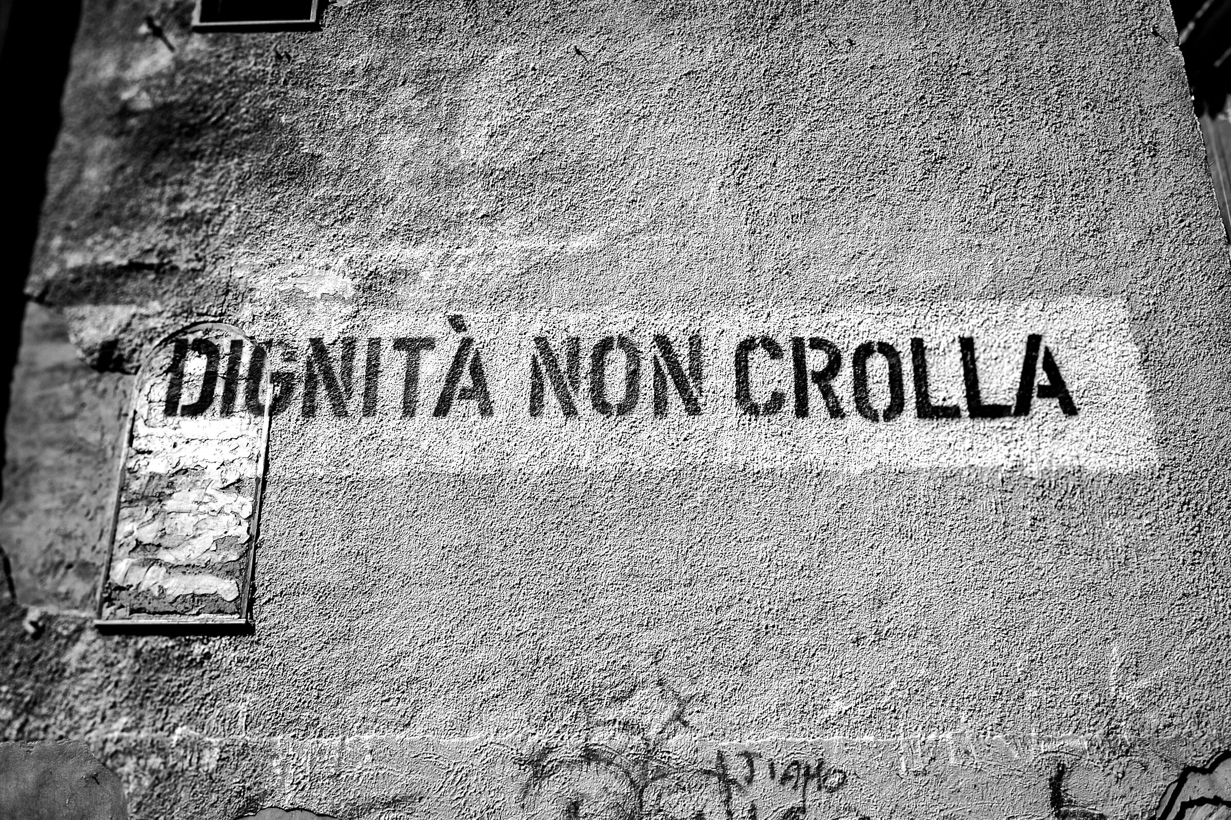 La dignità non crolla