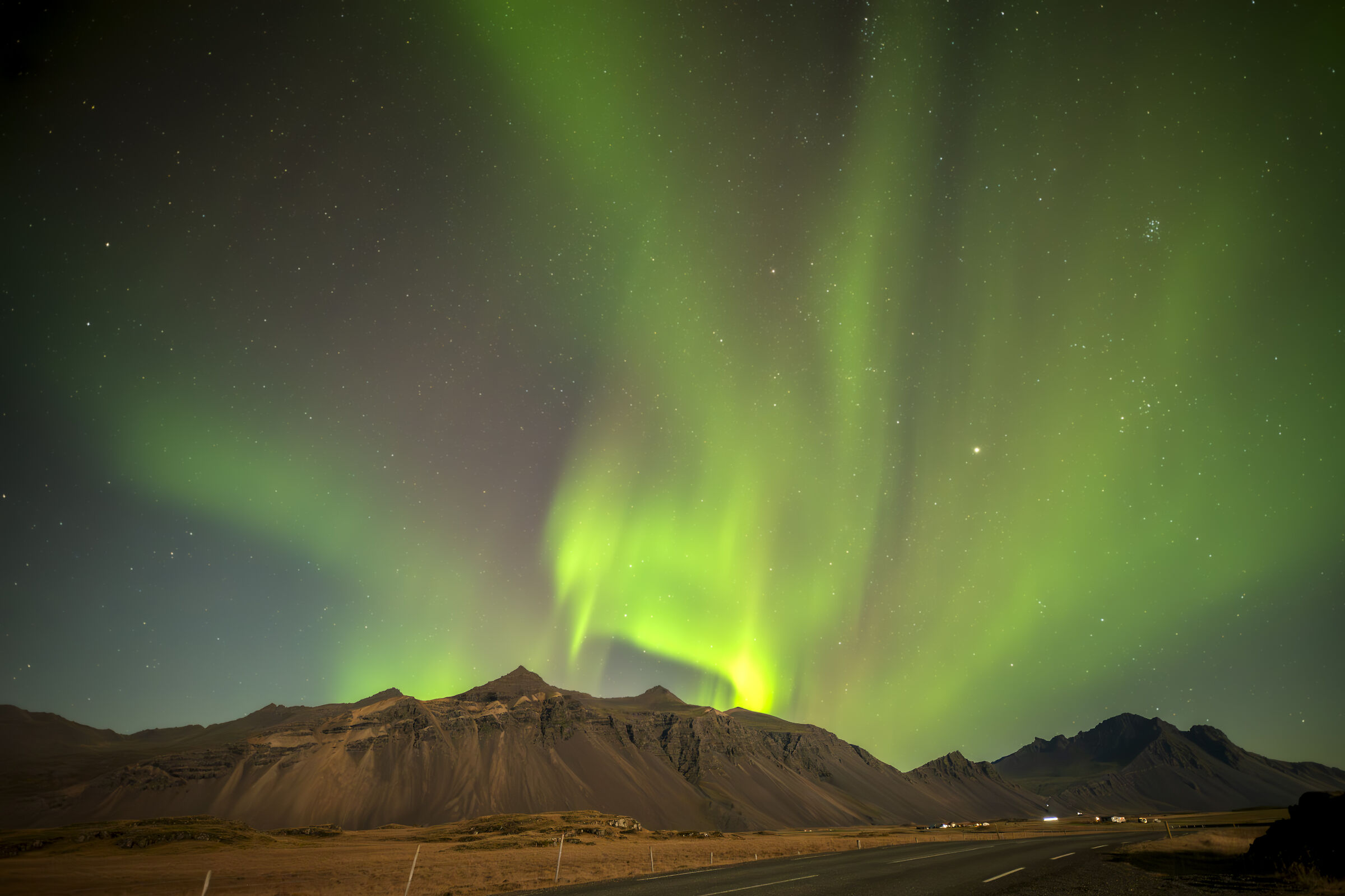 Aurora rossa e verde