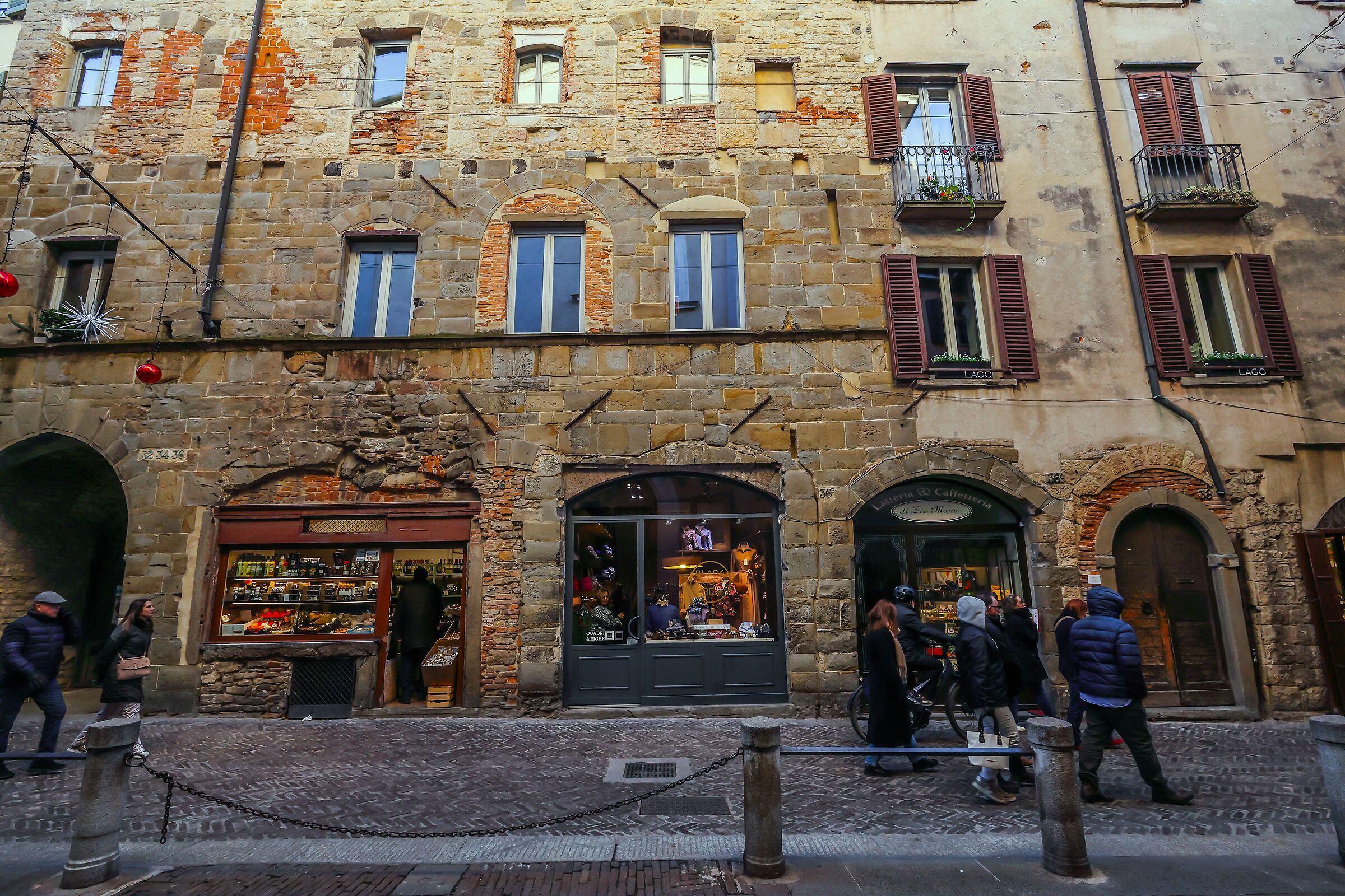 Bergamo alta, series