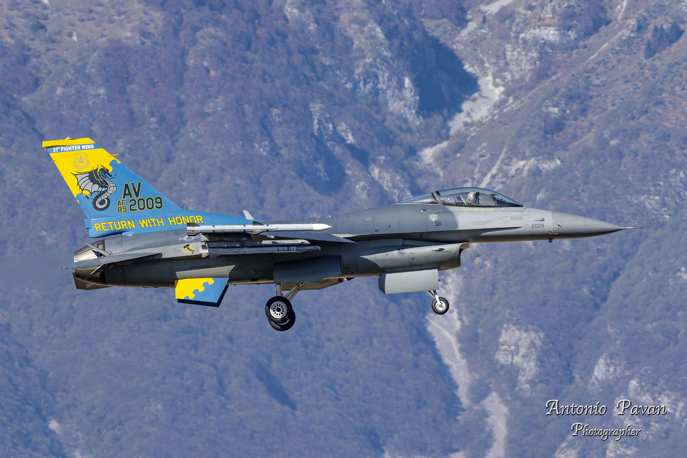 F-16 of 31 FW