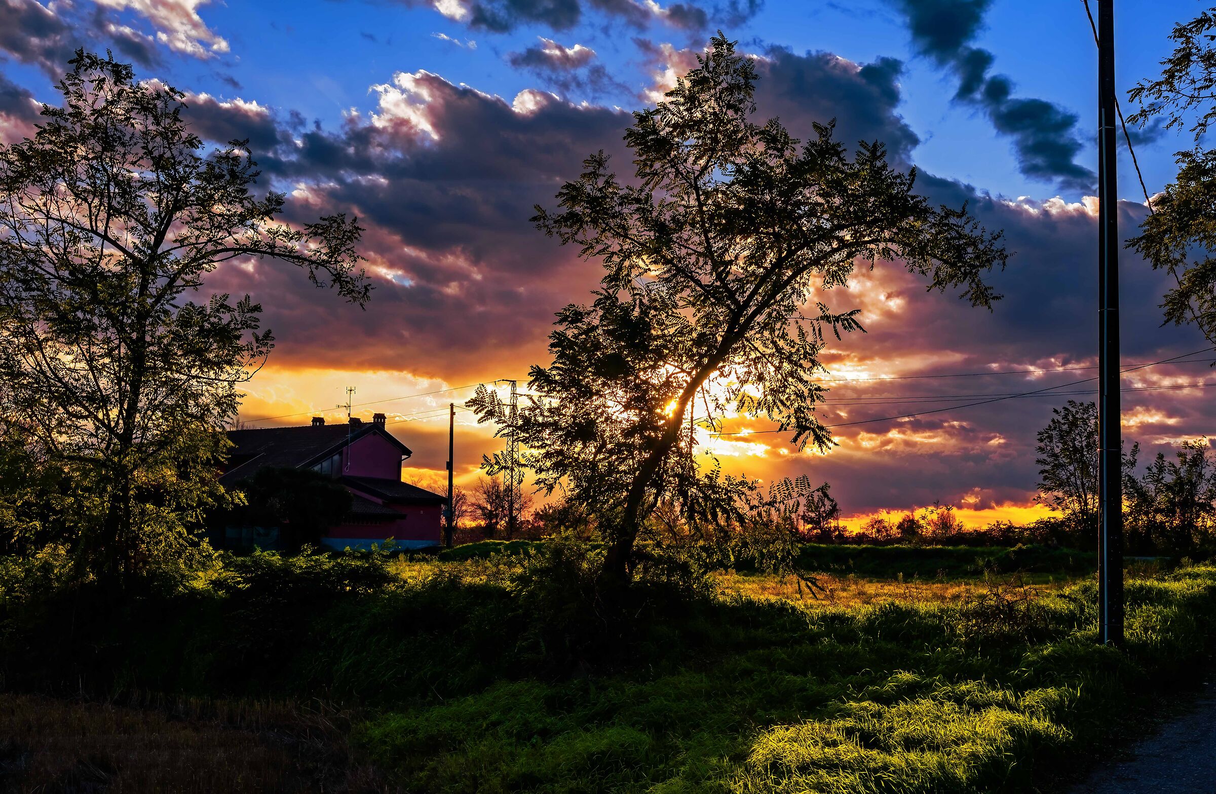 Il crepuscolo è l'aperitivo della notte.