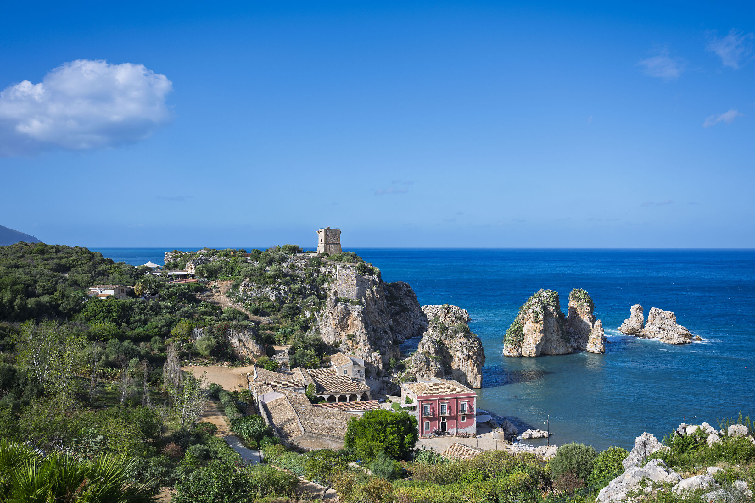 Scopello (TP)  tonnara e faraglioni