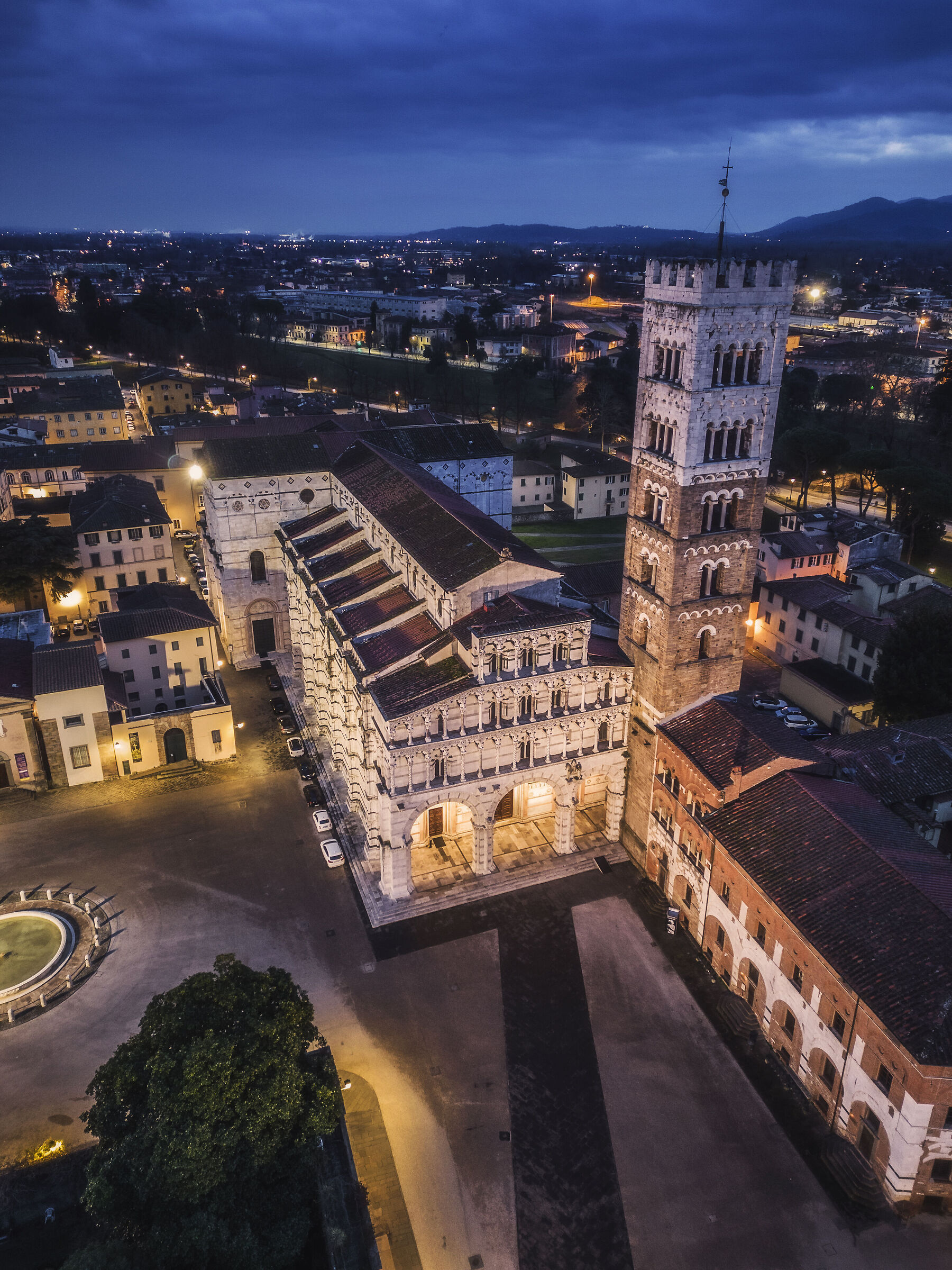 The cathedral of San Martino at the first light of day