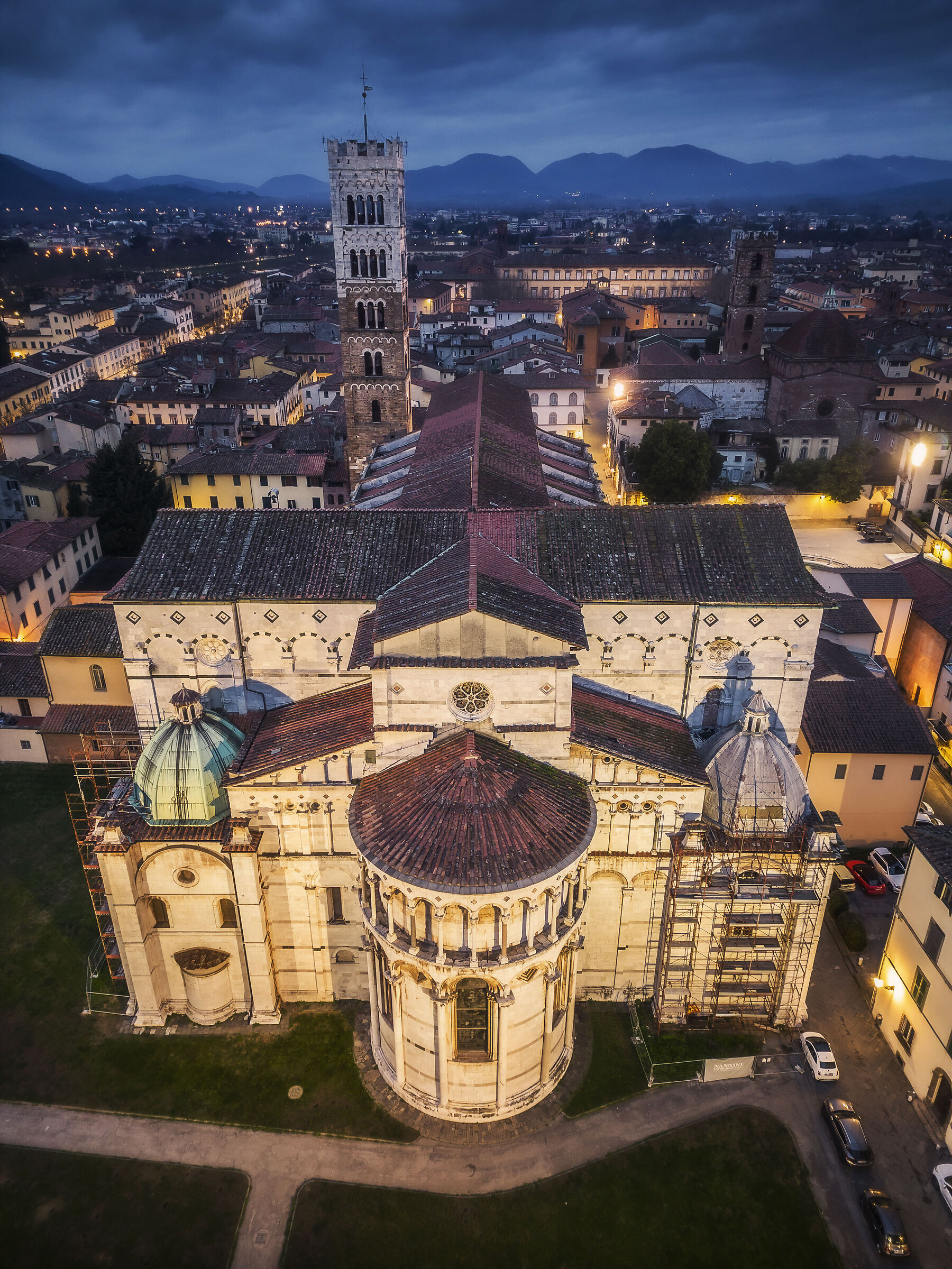 The cathedral of San Martino at the first light of day