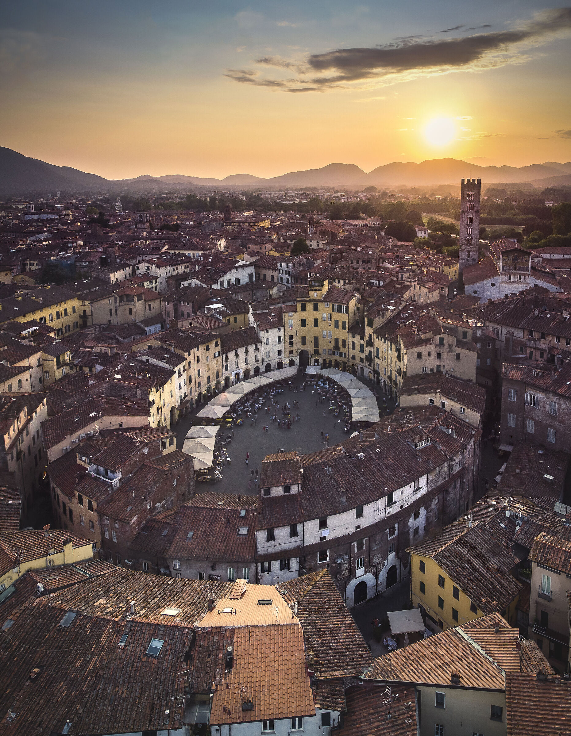 Piazza Anfiteatro from above - Lucca