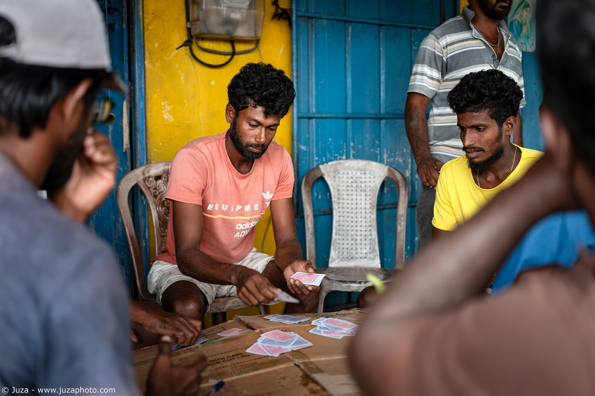 Giocare a carte, porto di Negombo