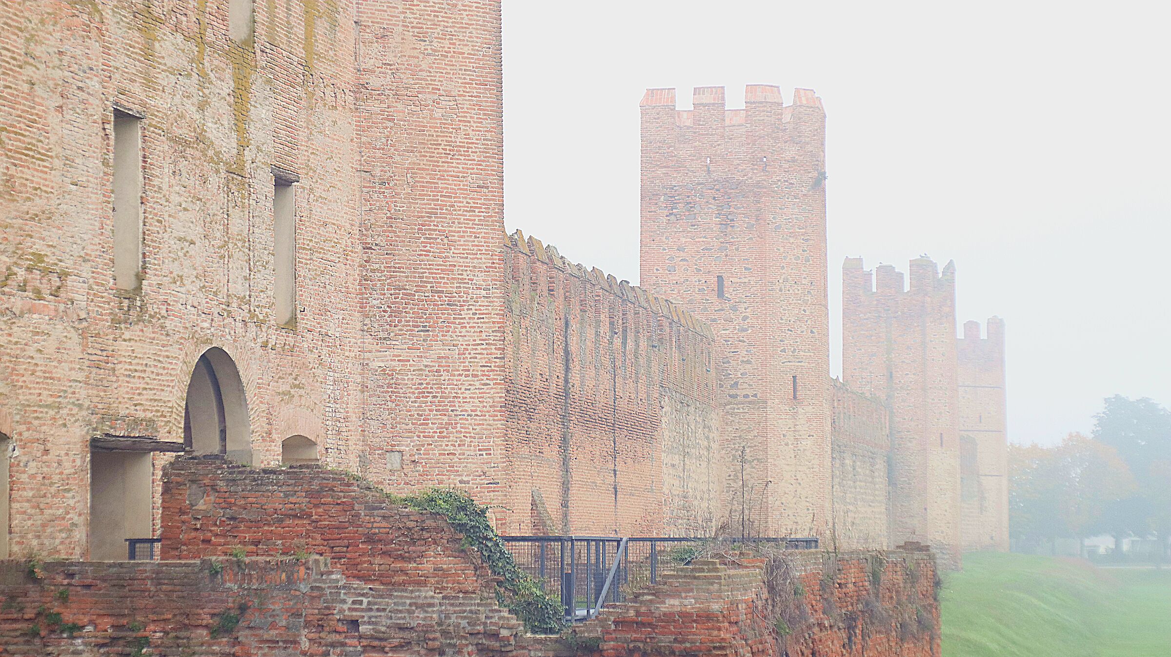 The fog, I see and I don't see...