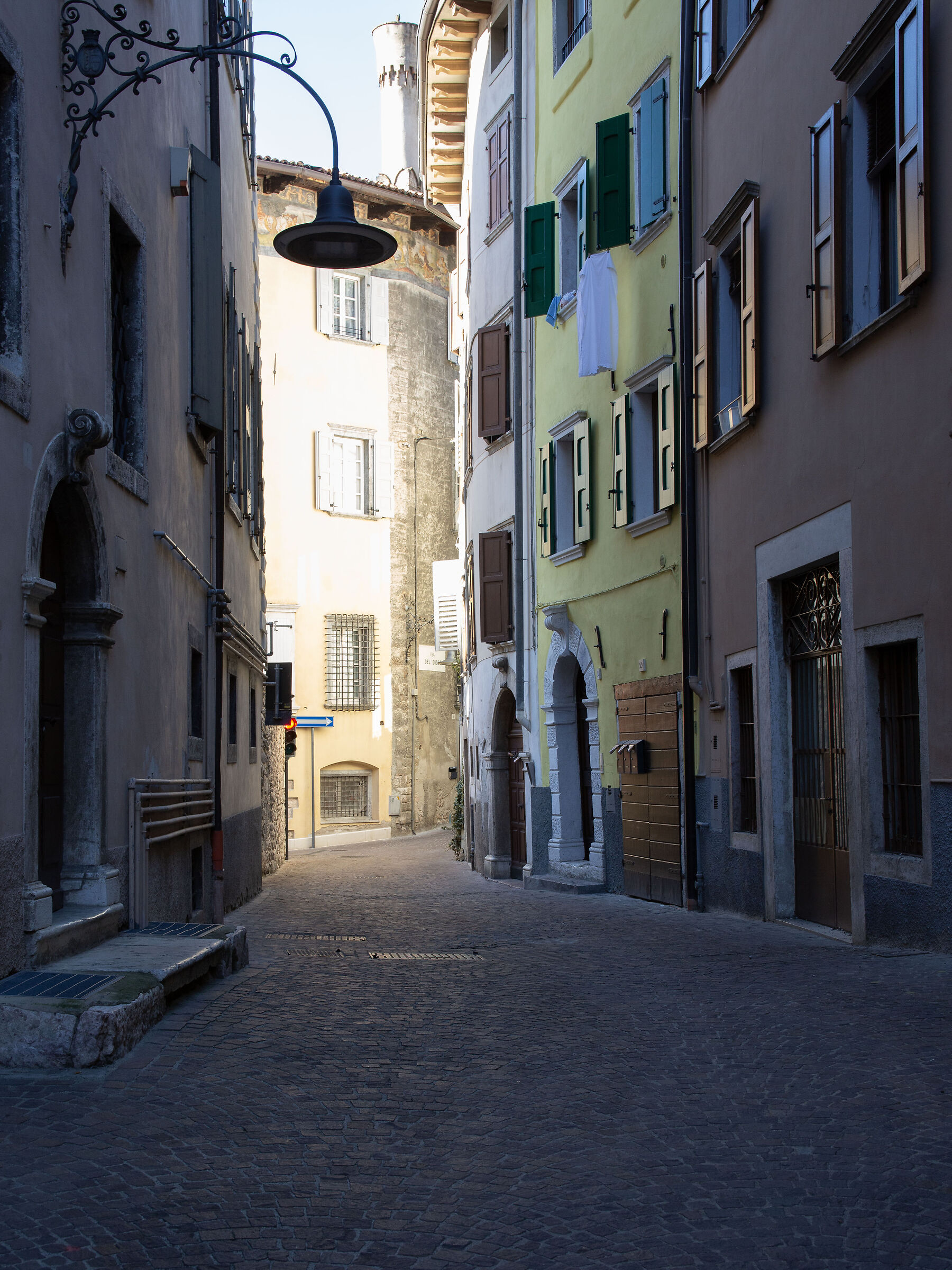 Arch - between the alleys