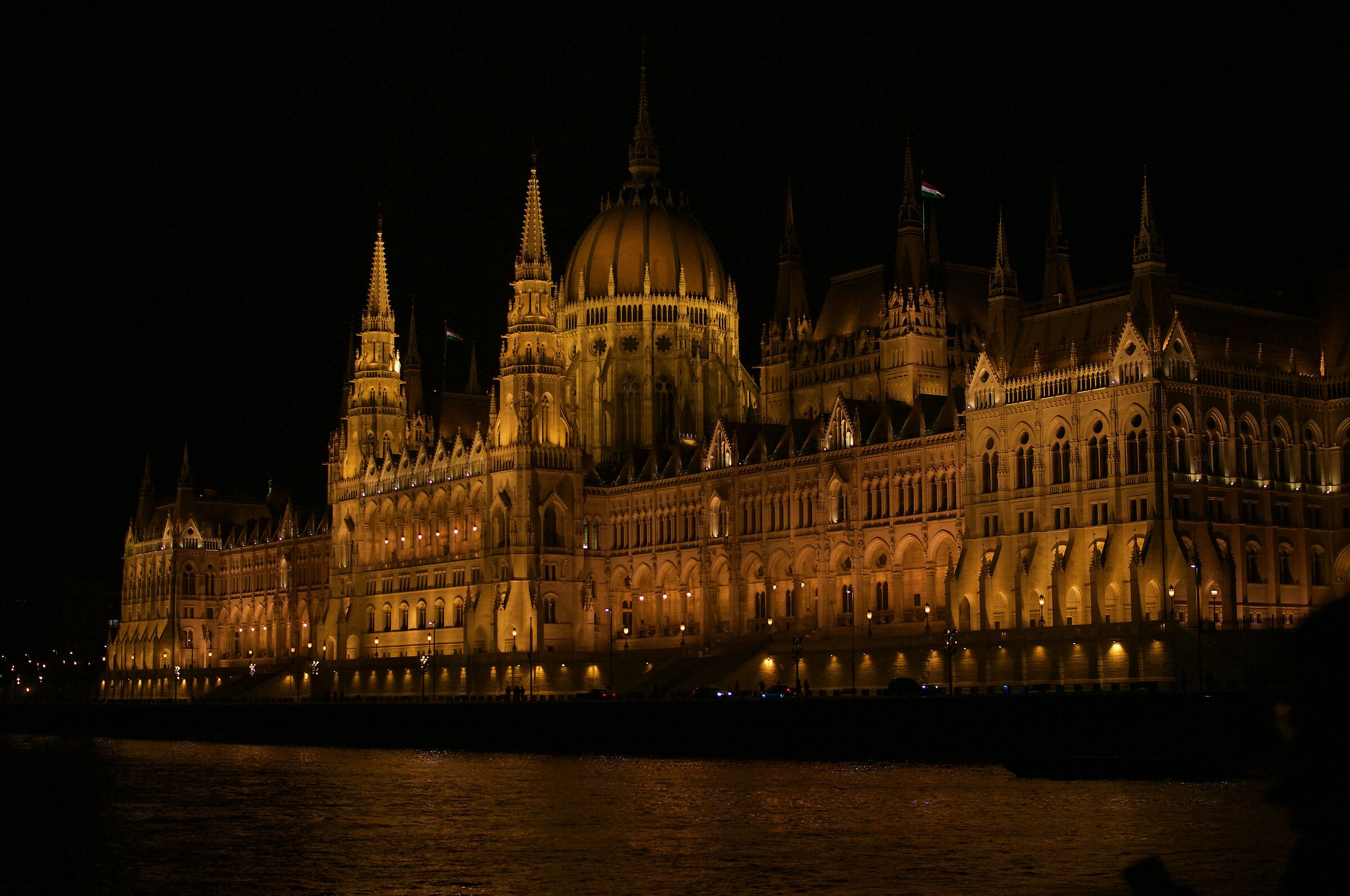 Parlamento by night