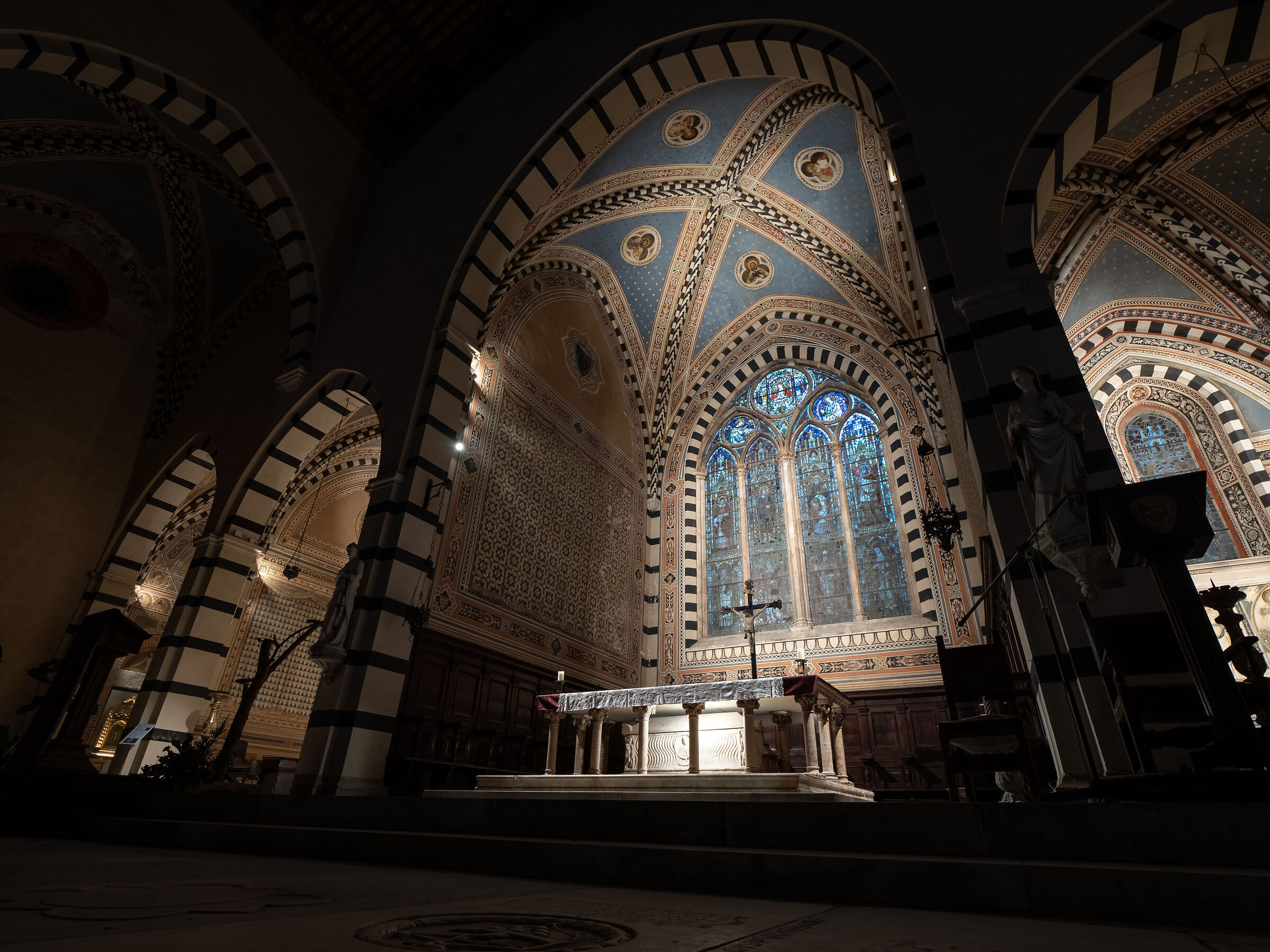 Le absidi colorate di Santa Caterina a Pisa